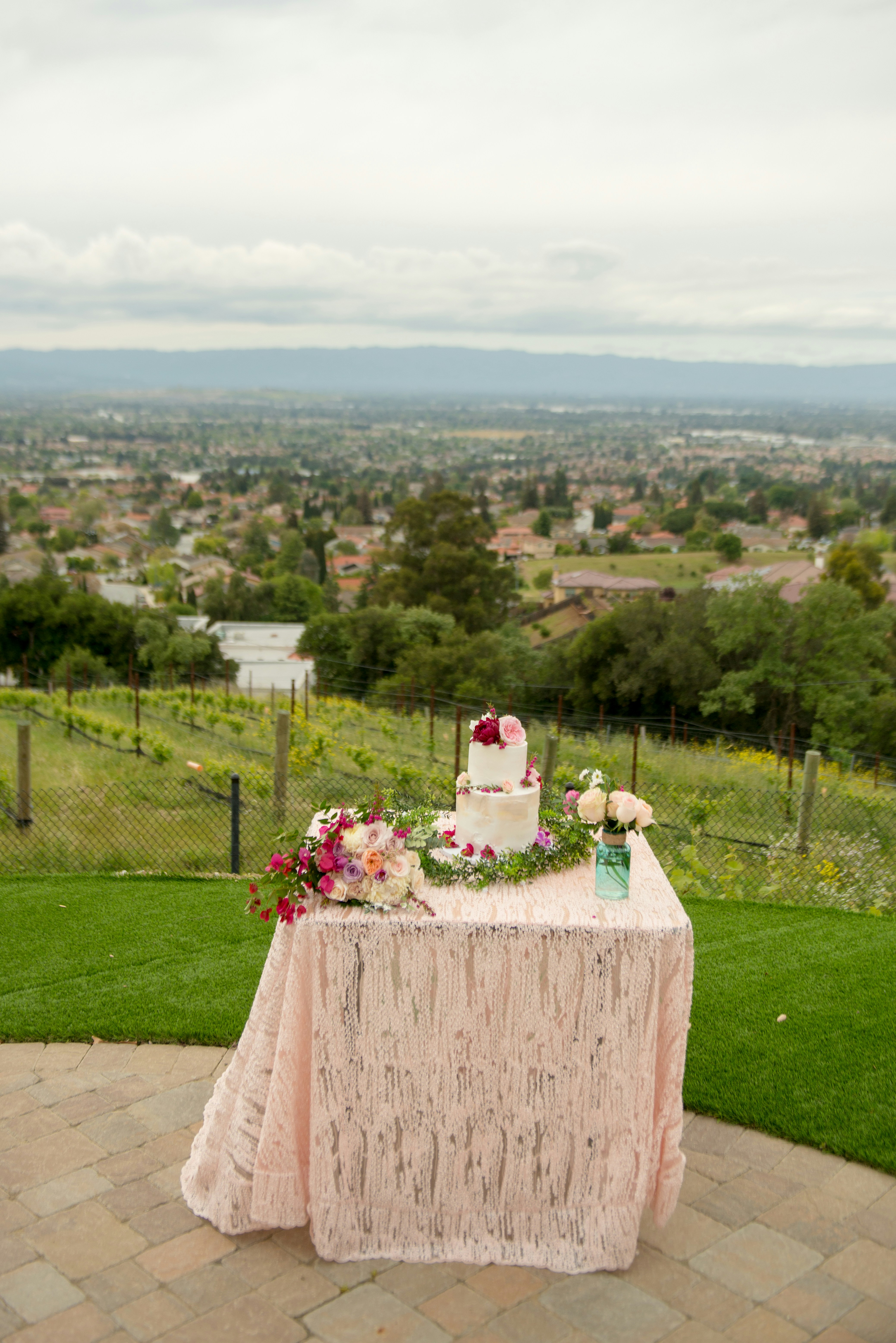 Aerial wedding landscape, scenic, ilustrasi artikel Elevate Your Wedding Memories: The Magic of Drone Photography 6