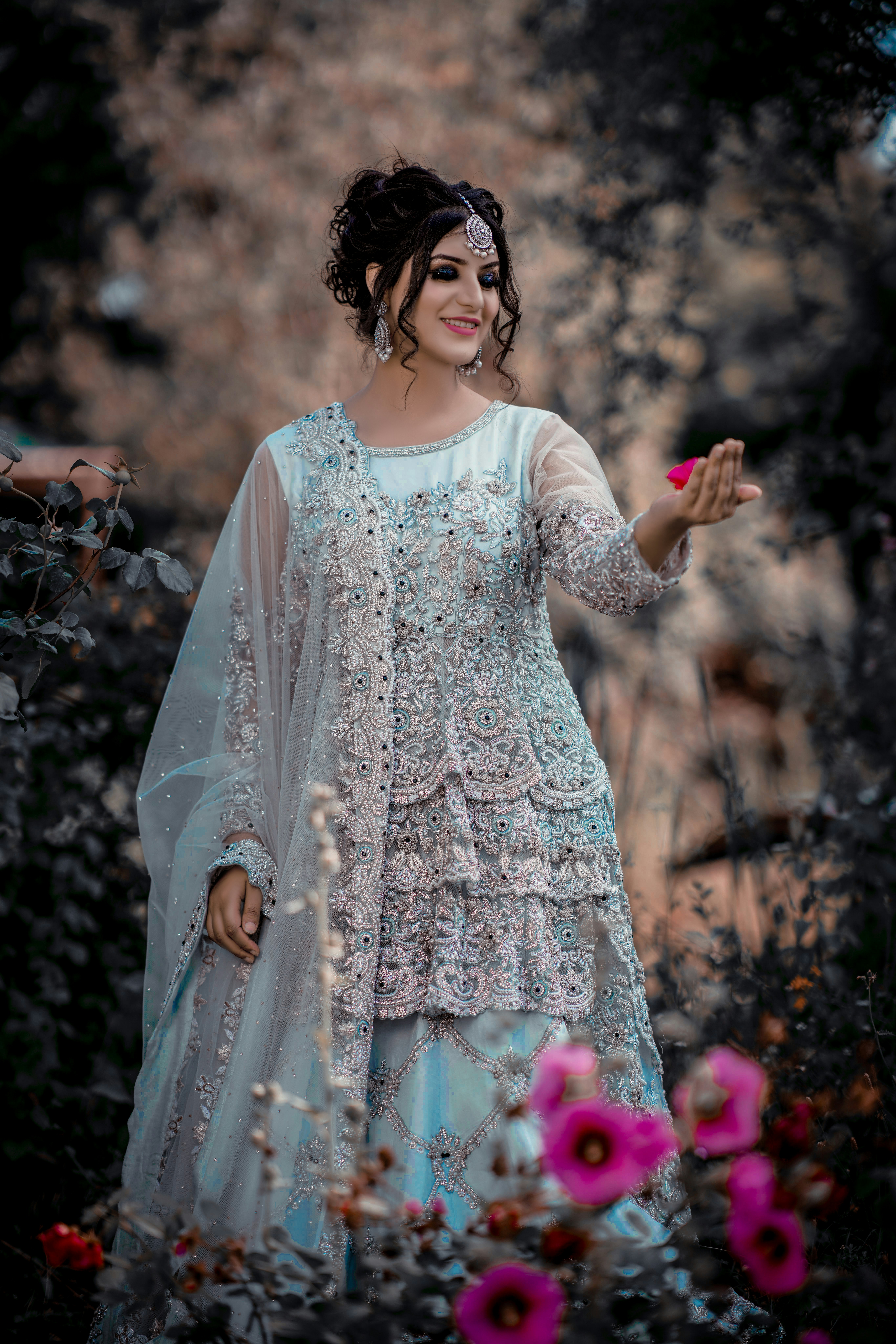 Elegant bridal gown, ilustrasi artikel Your First Wedding Dress Fitting: Essential Tips for Brides-to-Be 4