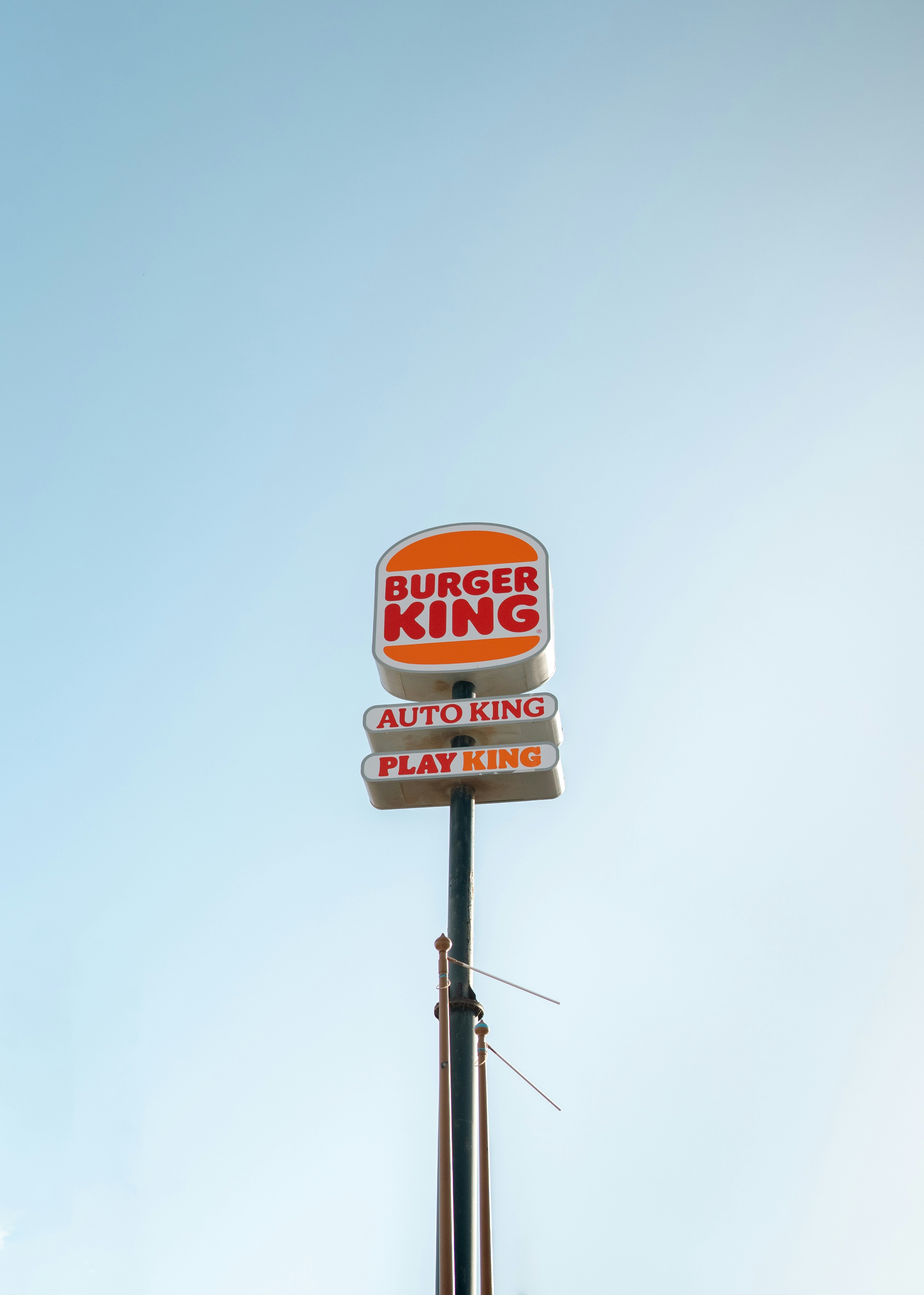 空を背景にしたバーガーキングの看板の写真 – Unsplashの都市の無料画像
