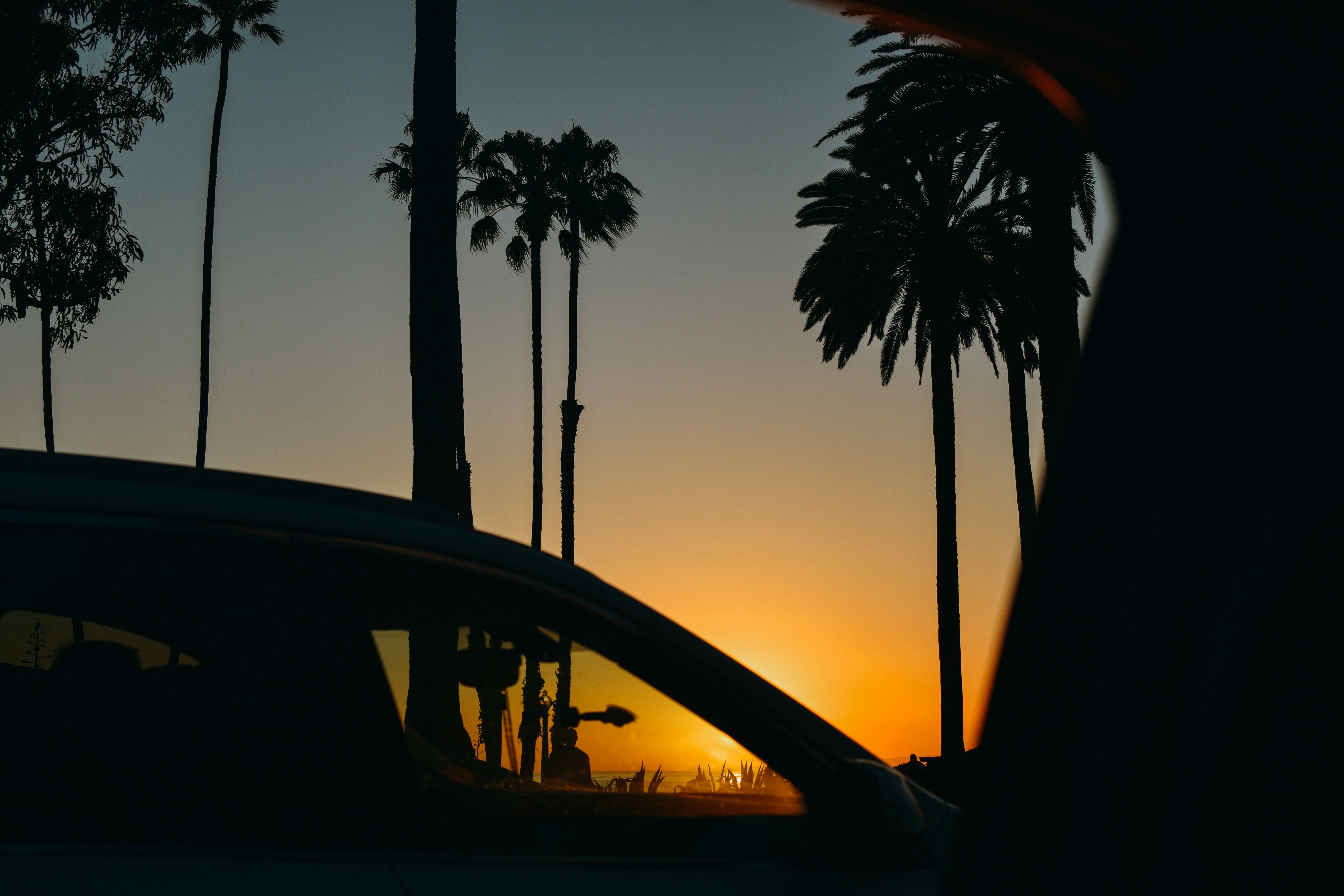 sunset car silhouette, silhouette vehicle sunset, car wallpaper sunset, beautiful car silhouette, ilustrasi artikel Stunning Silhouette Car Wallpapers at Sunset 3
