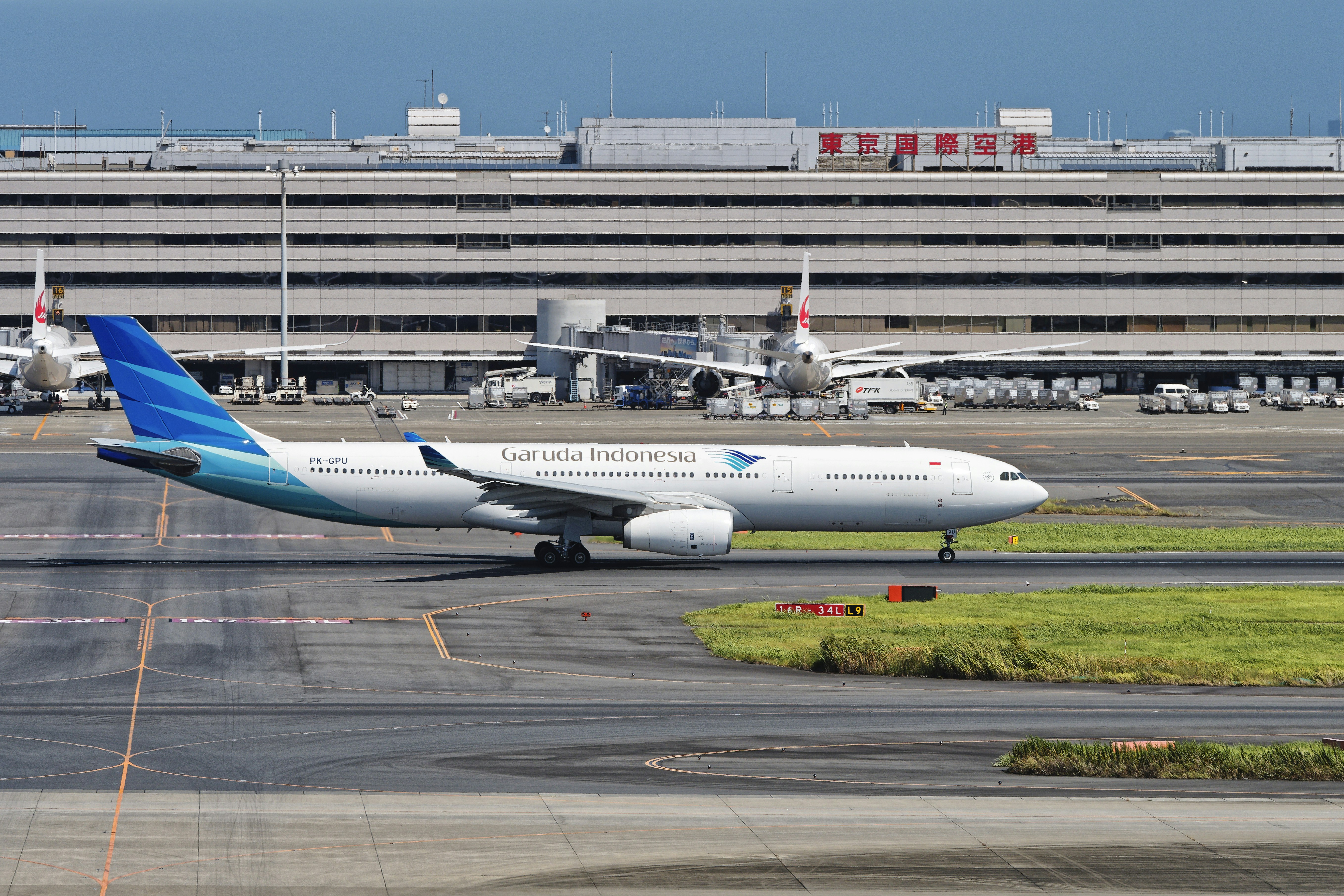 A large jetliner sitting on top of an airport tarmac