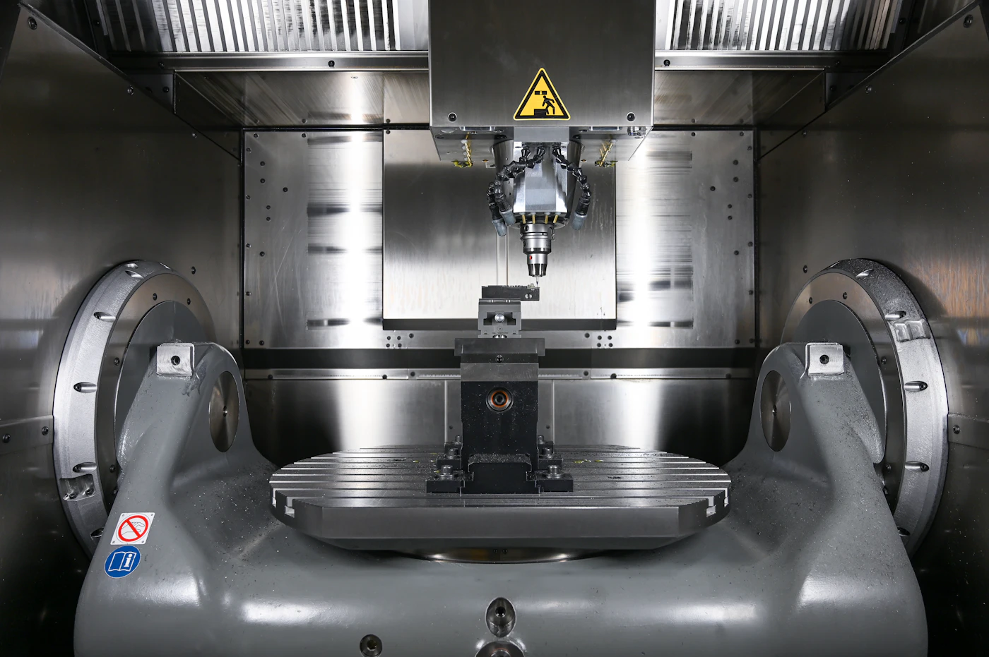 CNC freesimine töökojas