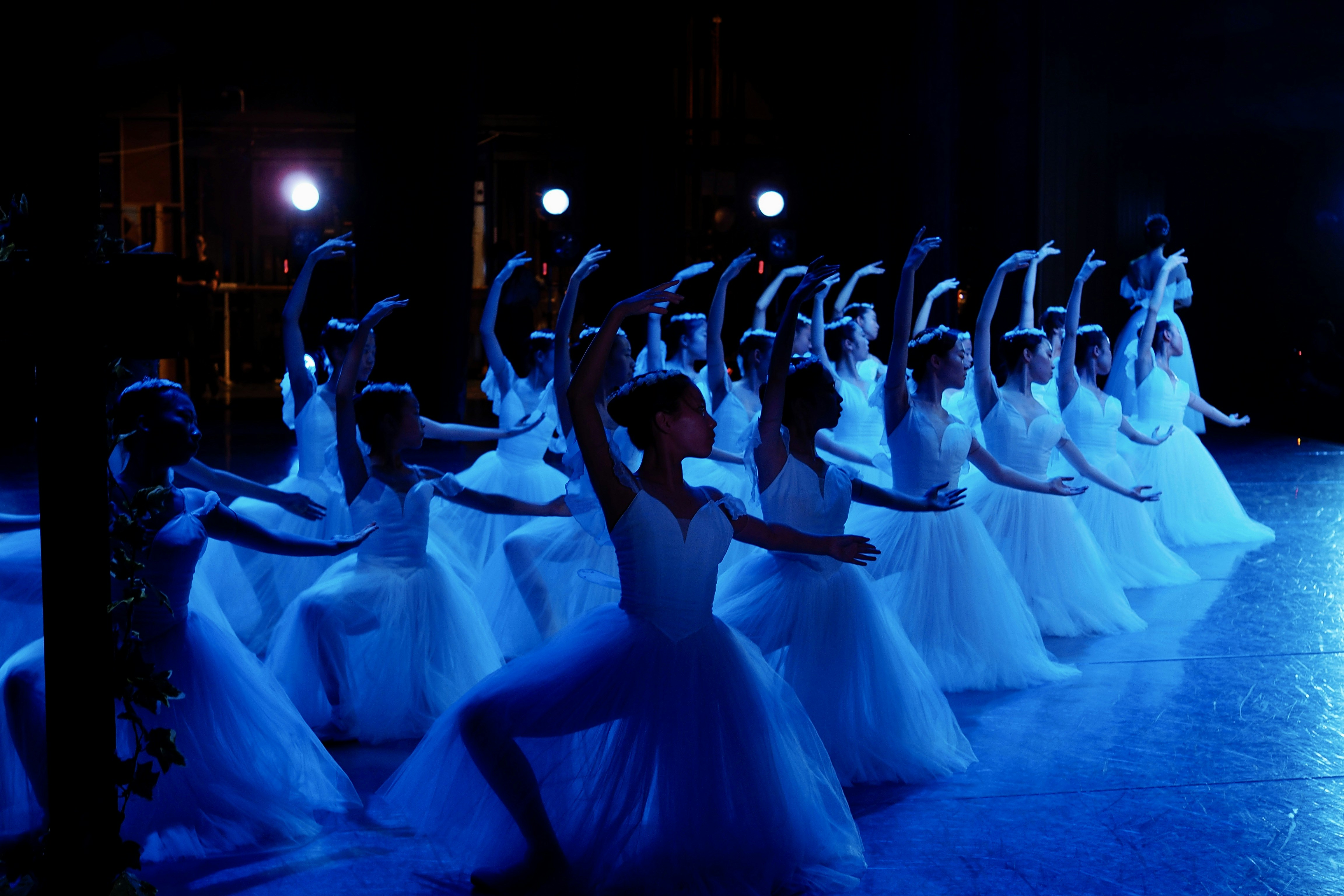 İzmir’de Tiyatrolar Buluşuyor: “Oyun Hamuru” ve “Canfeda Çıkmazı” Sahnede - Kültür-Sanat haberi görseli