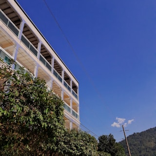 A stop sign in front of a tall building