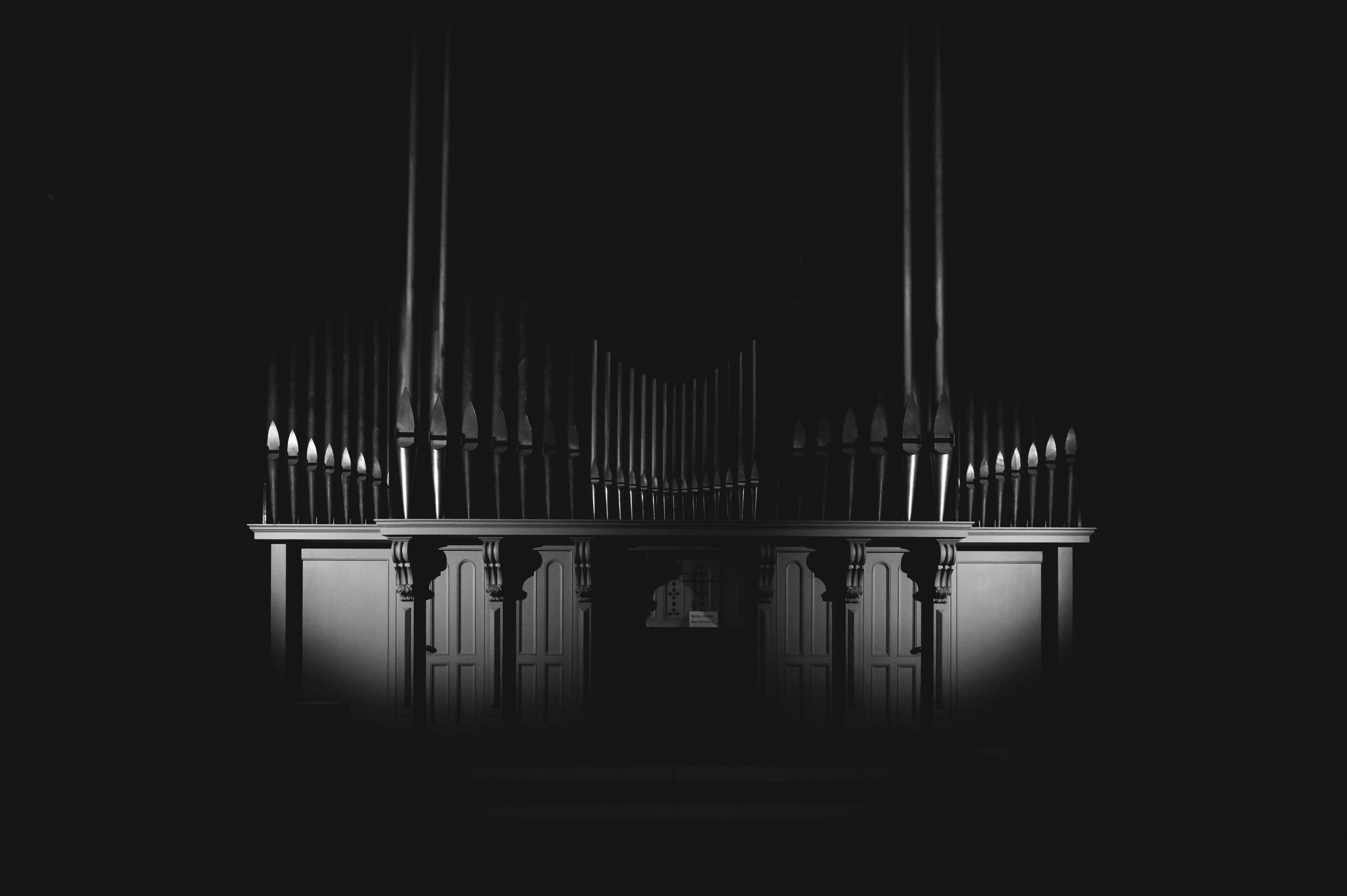 A black and white photo of a pipe organ