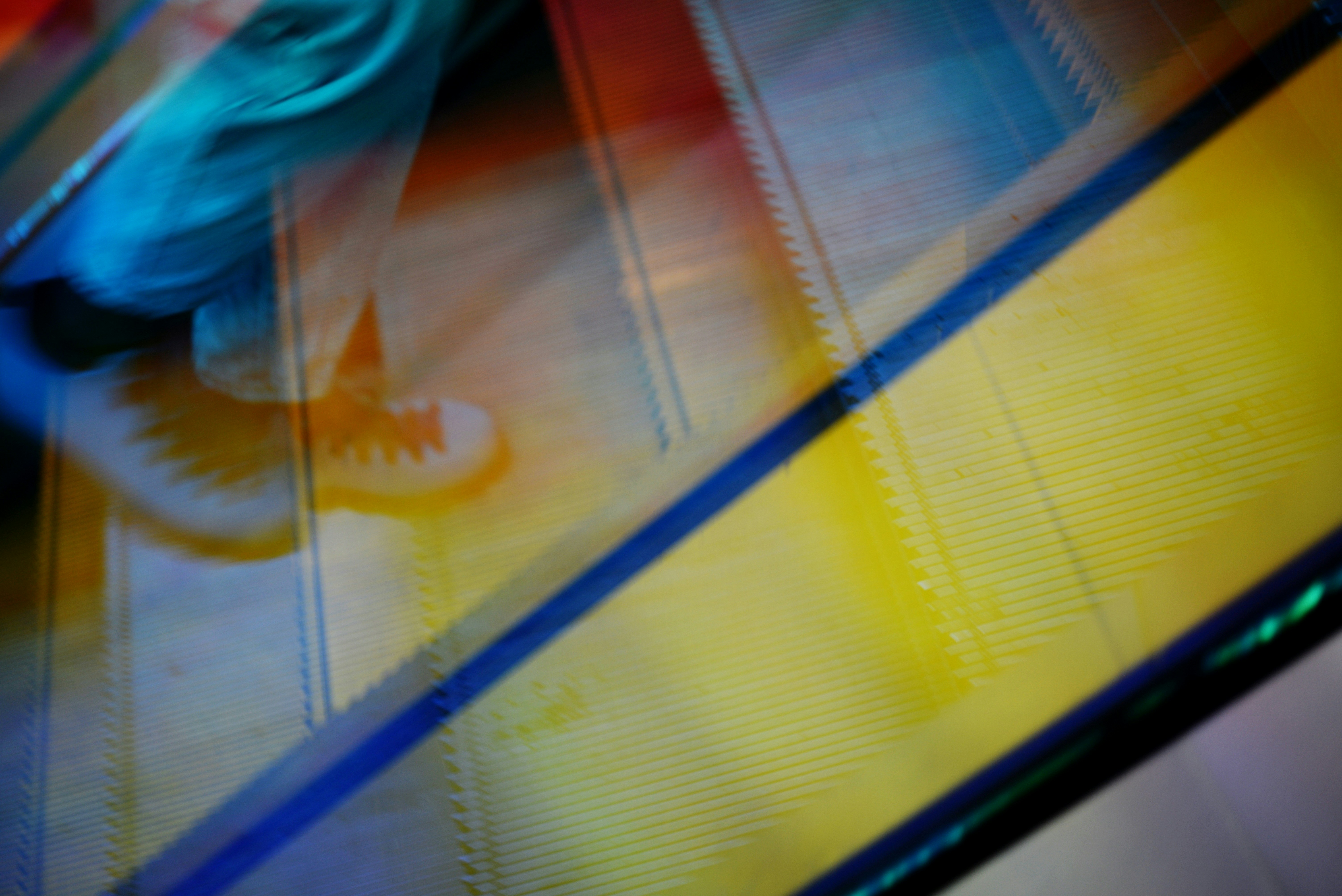 Pantalla con cuotas deportivas y líneas en primer plano