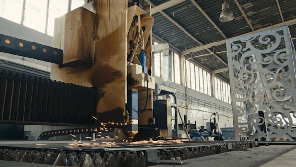 Metallkonstruktion in einer Werkhalle