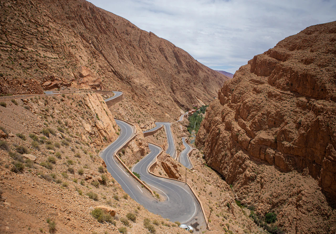 Circuit 8 jours : Casablanca → Chefchaouen → Fès → Sahara → Marrakech