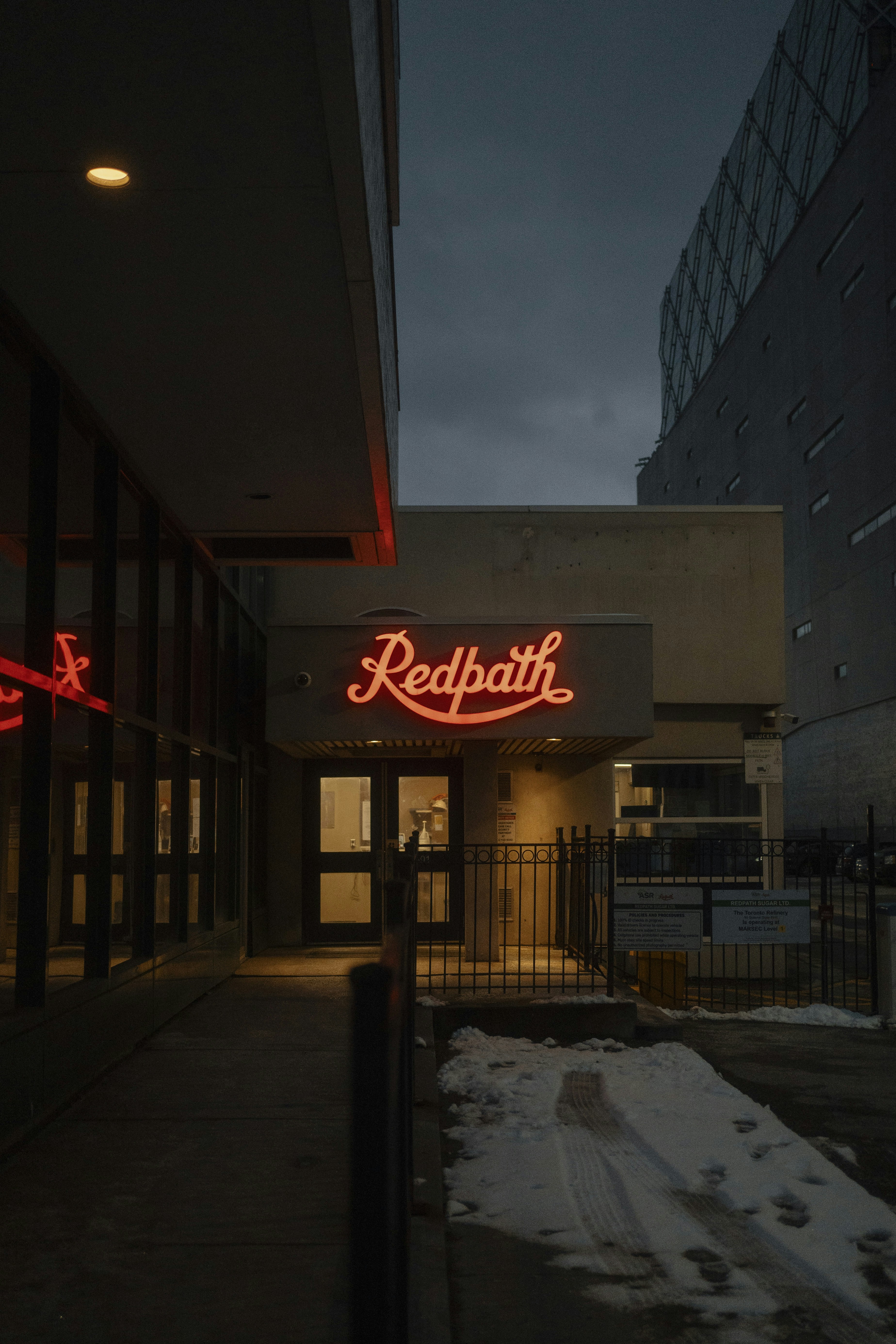 Rusted Rood Restaurant Pictures | Download Free Images on Unsplash