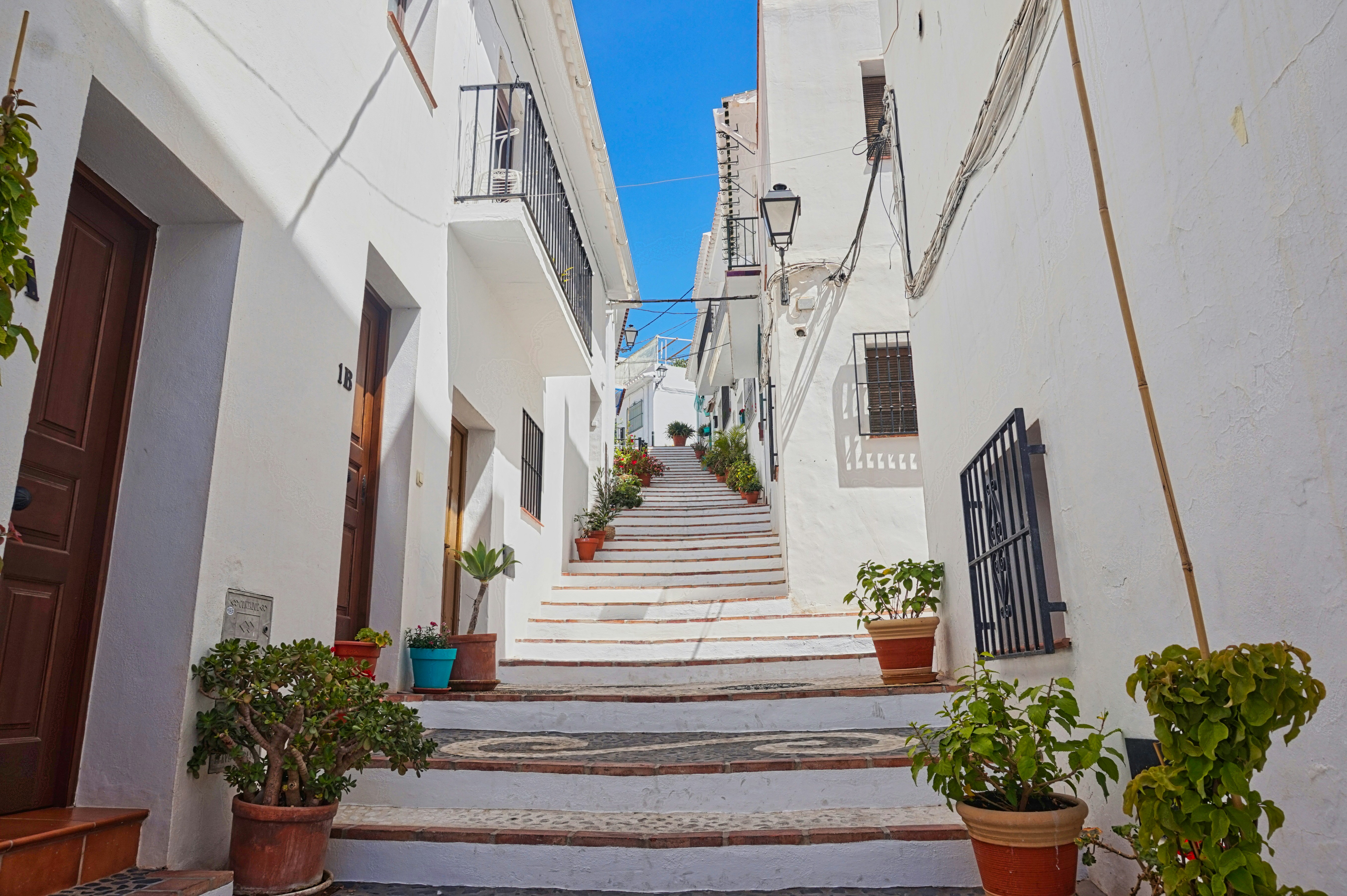 Photo by chris_worldonabudget