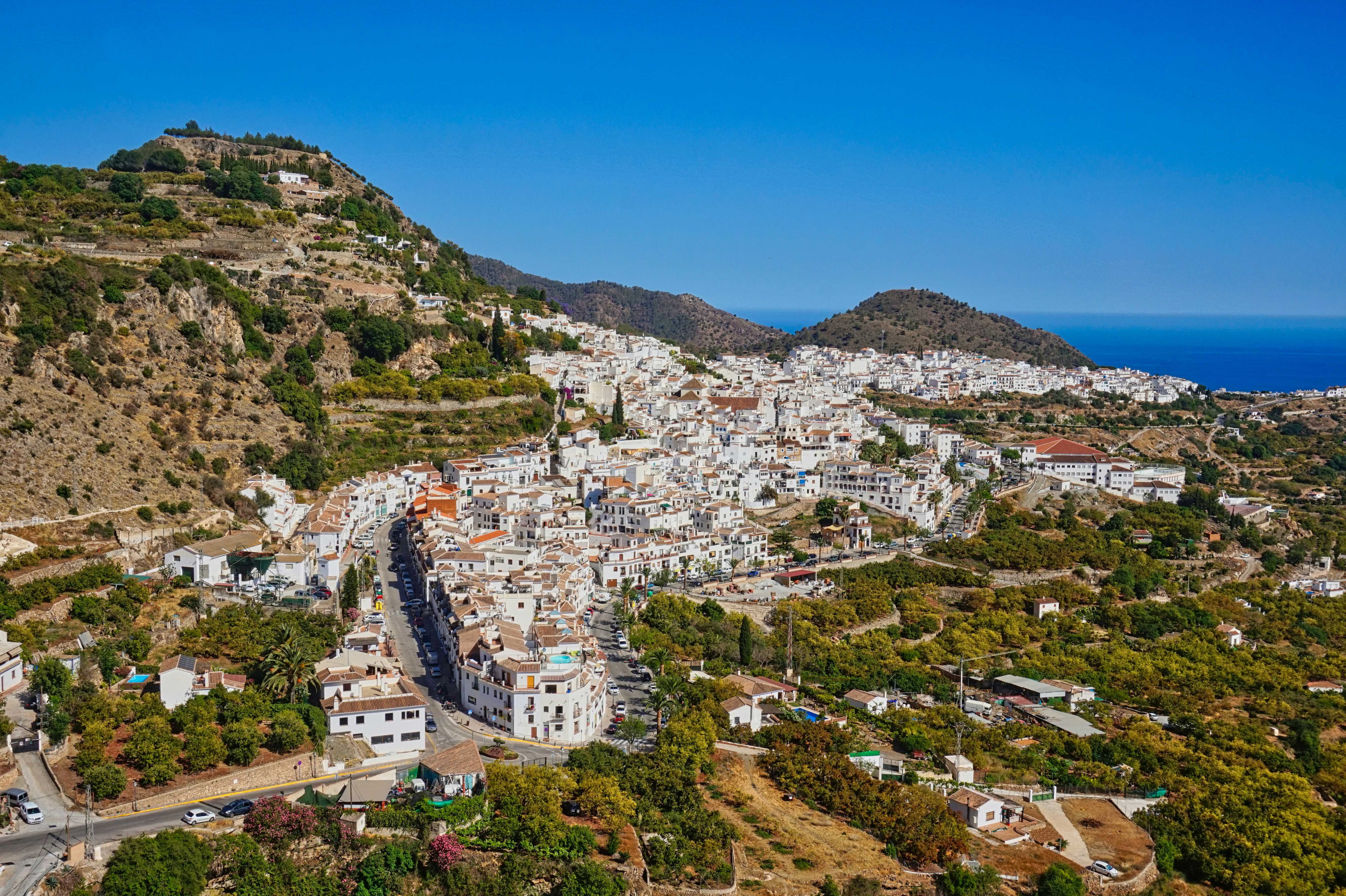 Photo by chris_worldonabudget