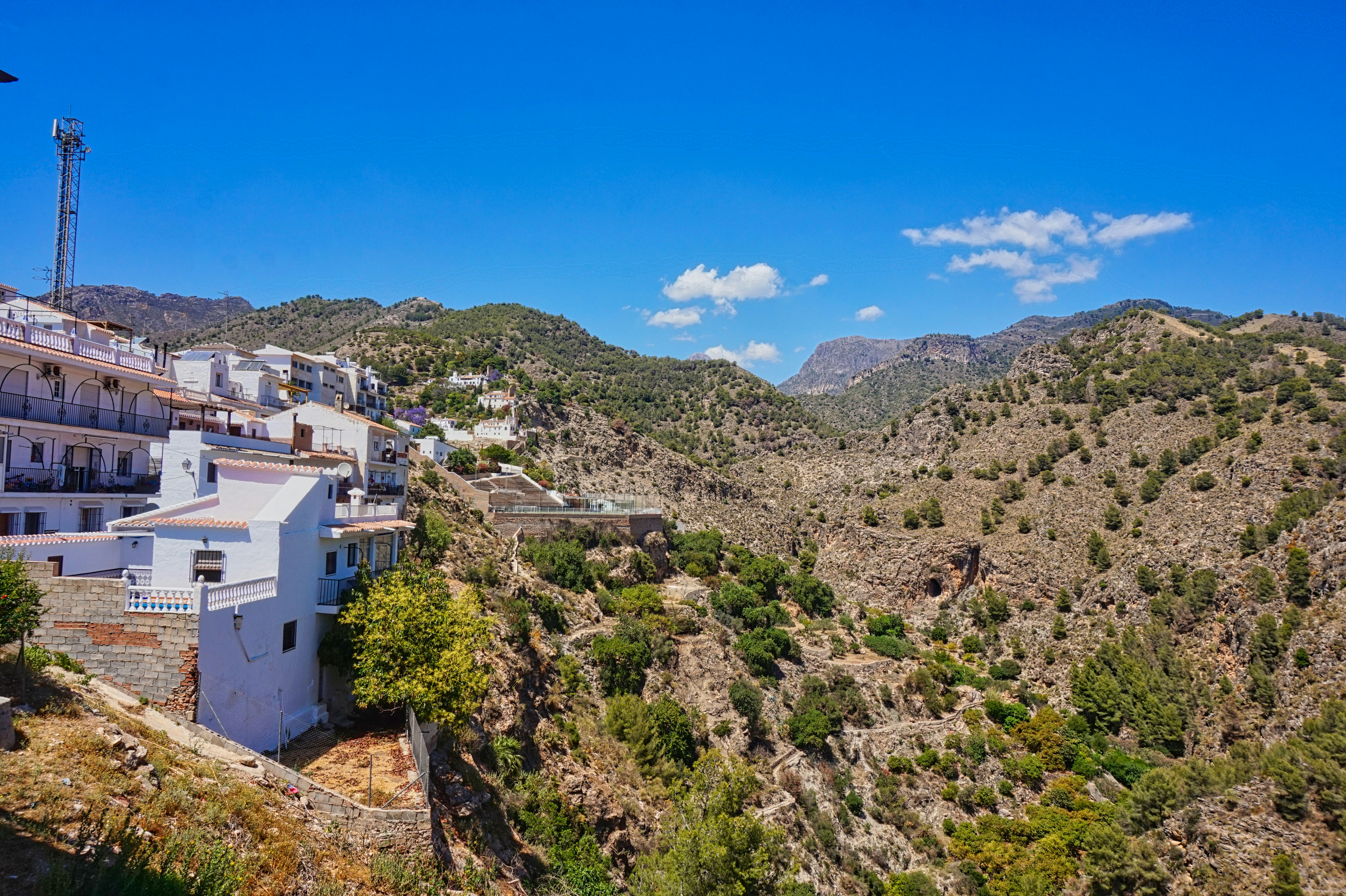 Photo by chris_worldonabudget