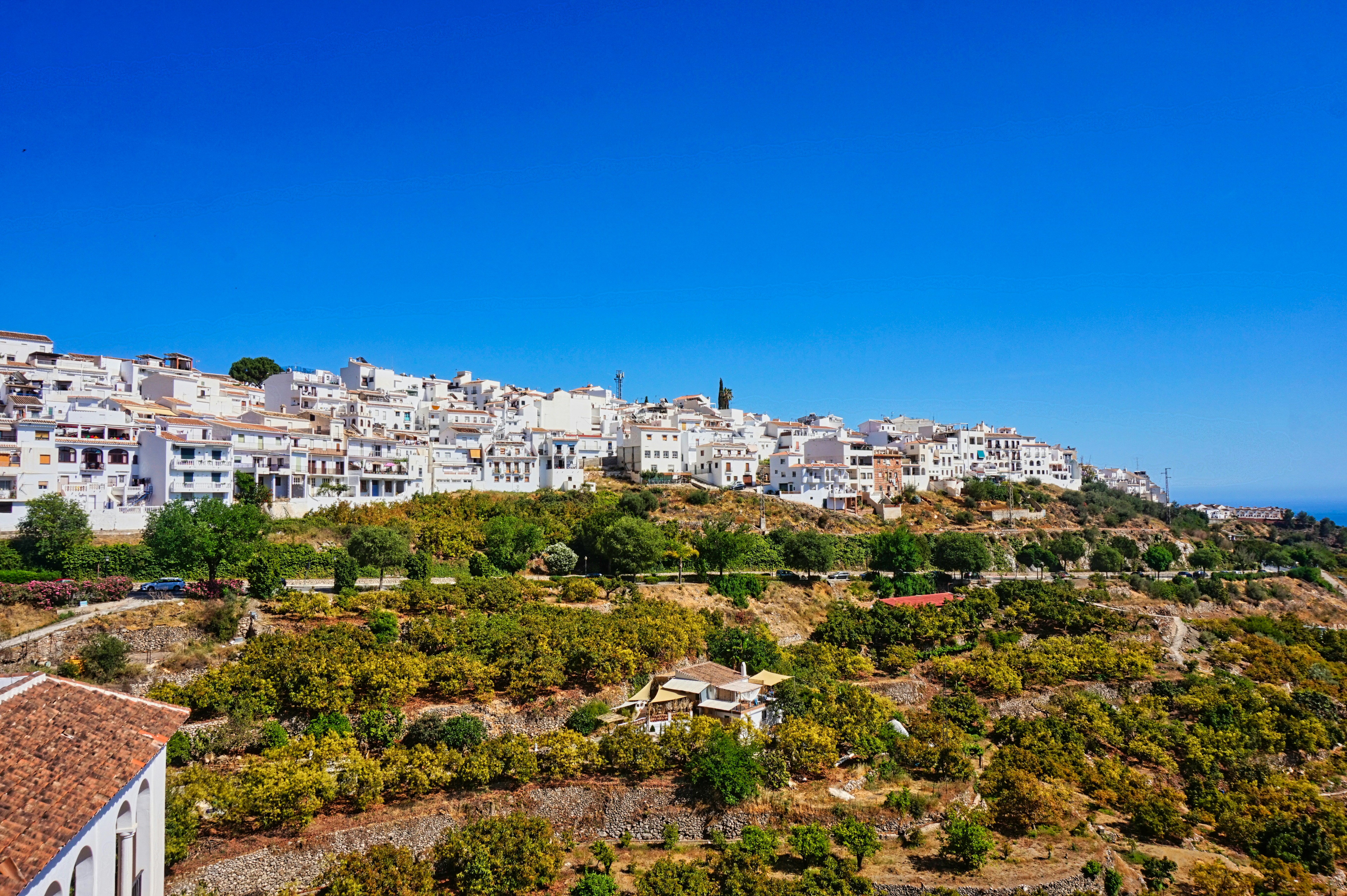 Photo by chris_worldonabudget