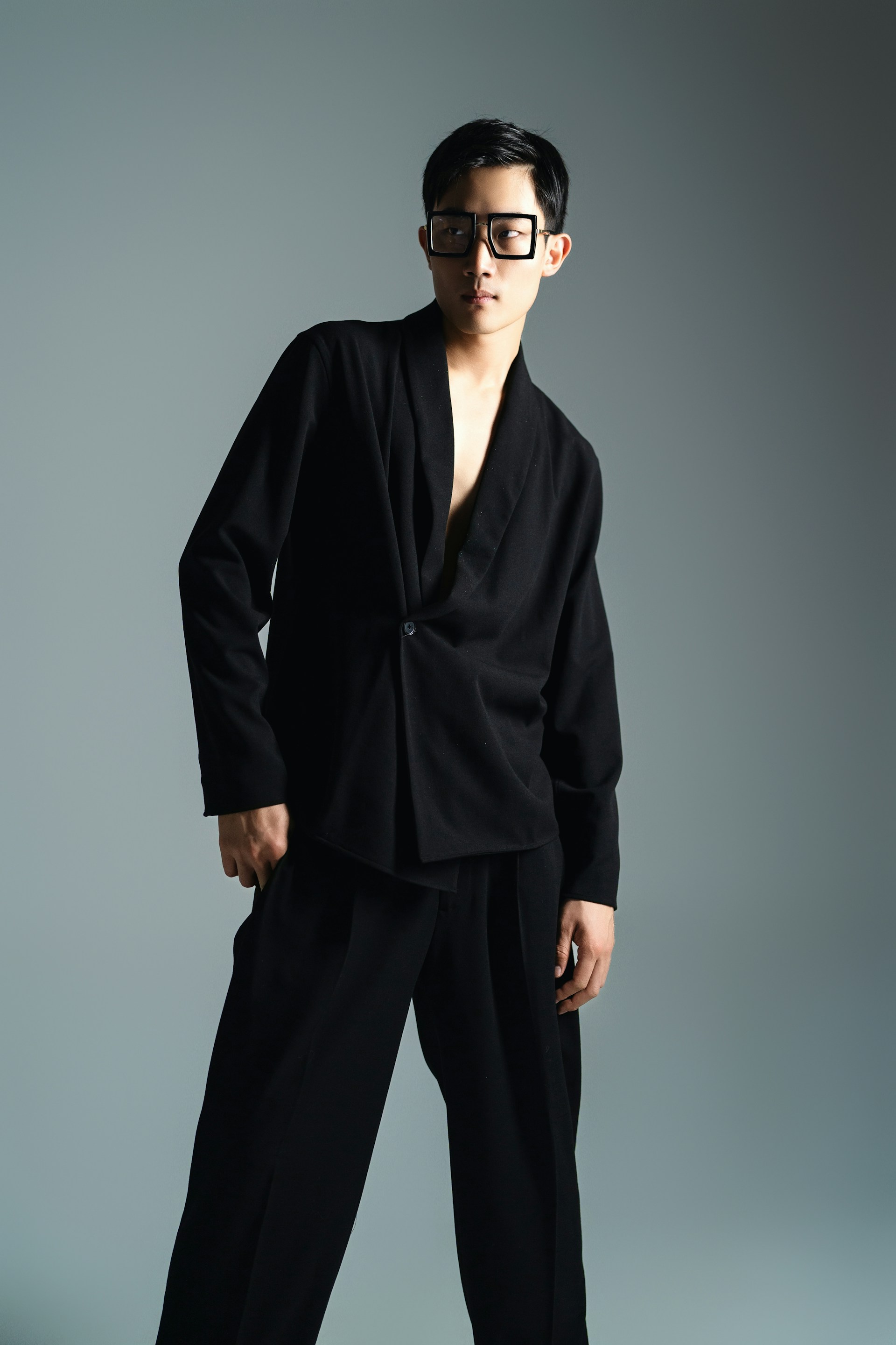 A man in a suit and glasses posing for a picture