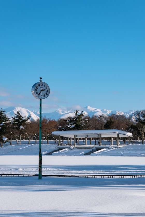 北海道・東北（雪原と大雪山）