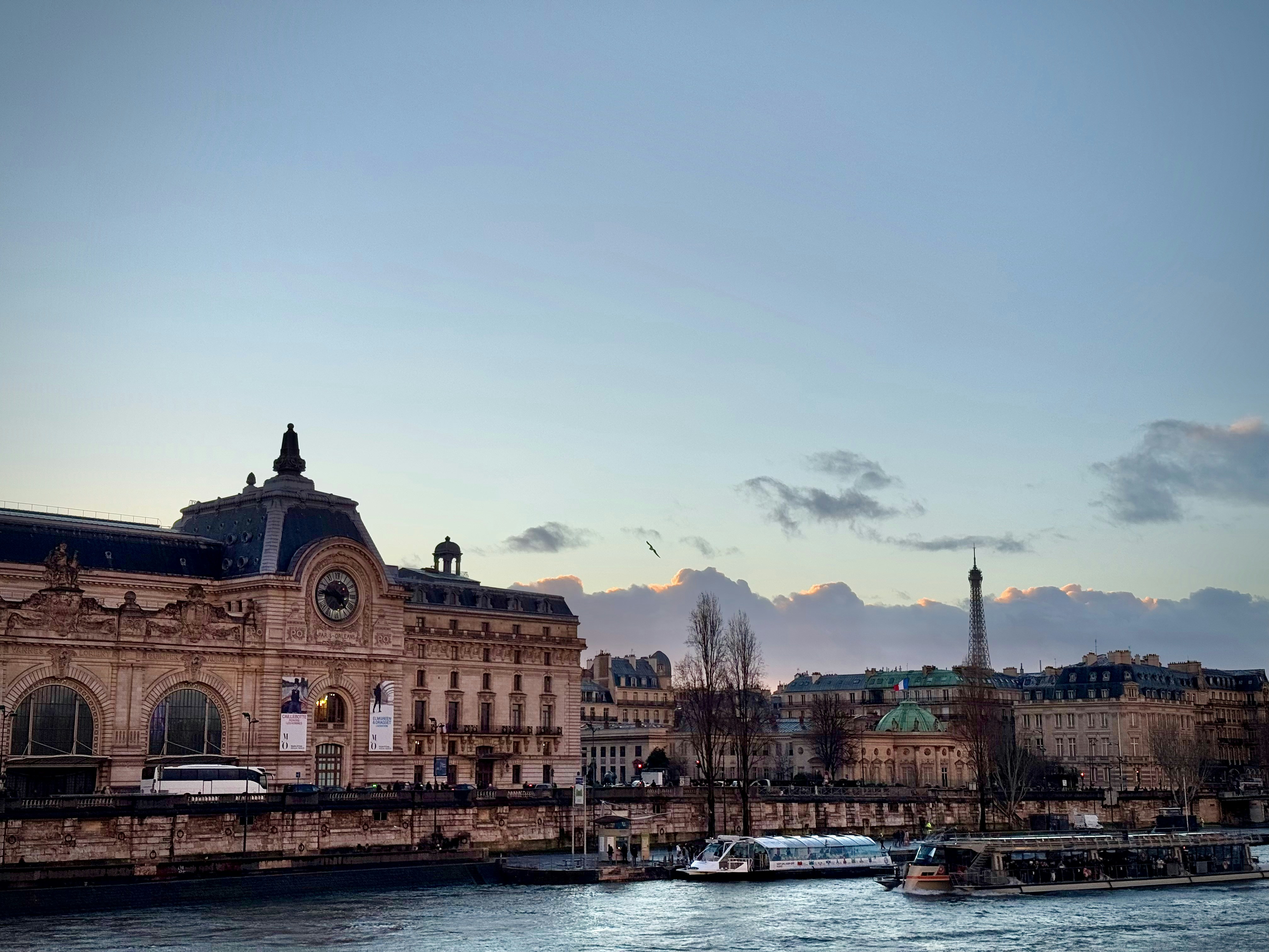 Le pouvoir du vide : l'art des pauses contemplatives dans un événement parisien réussi
