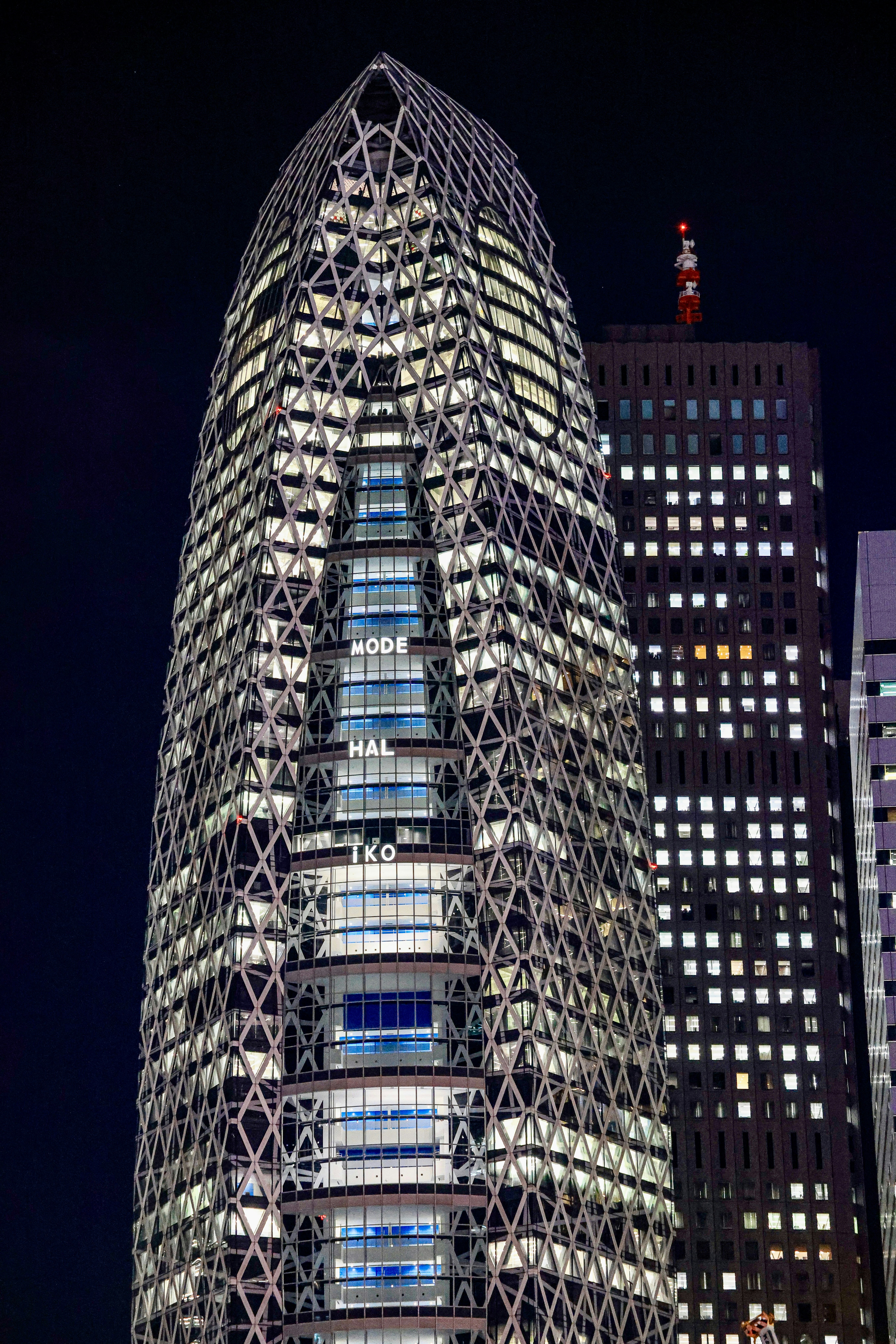 Photo by maximilian_brand