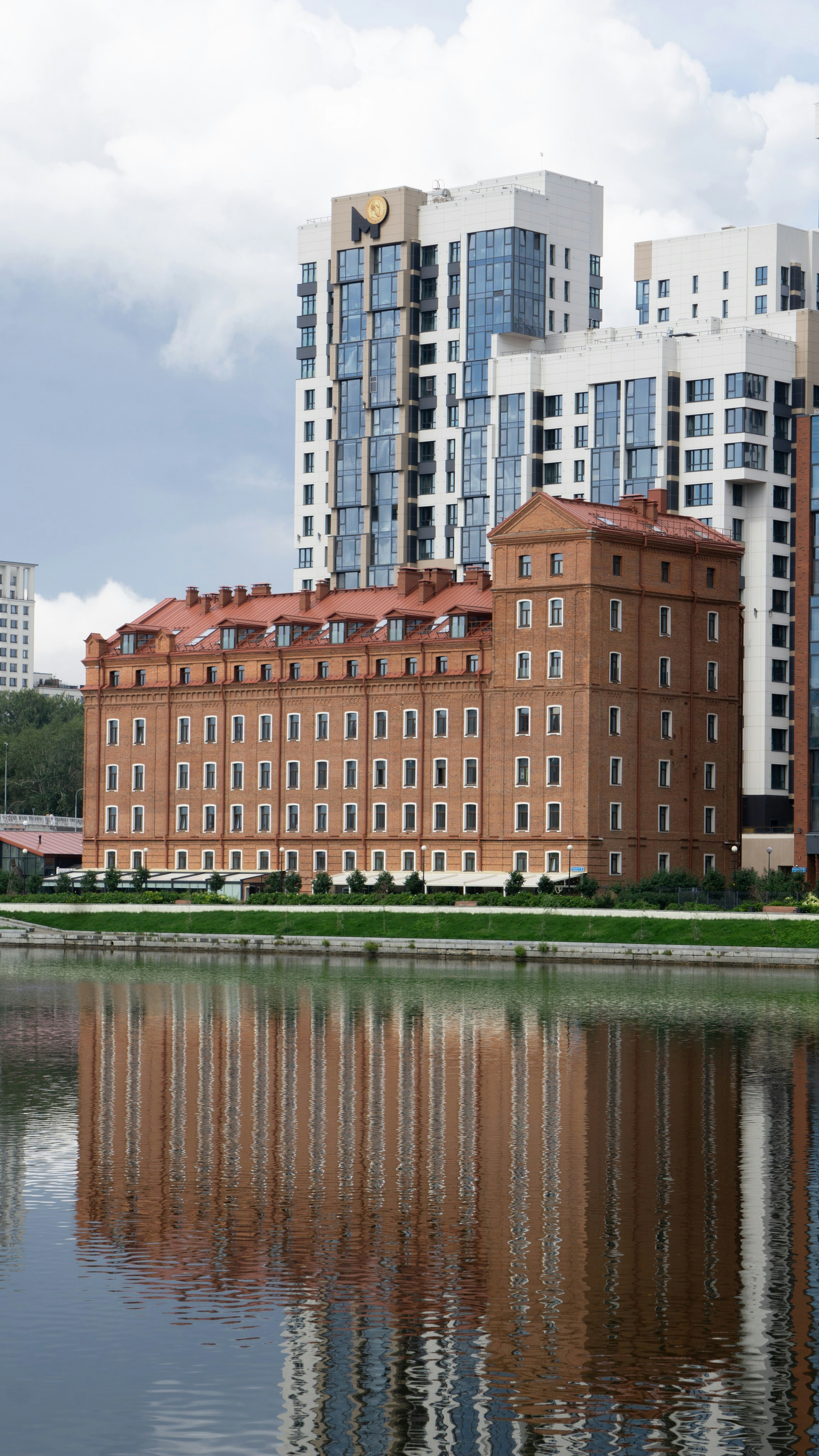 A body of water with buildings in the background photo – Free ...