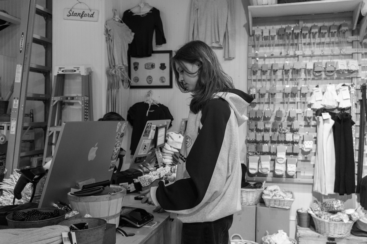 Як каса Uniqlo впізнає речі без сканування