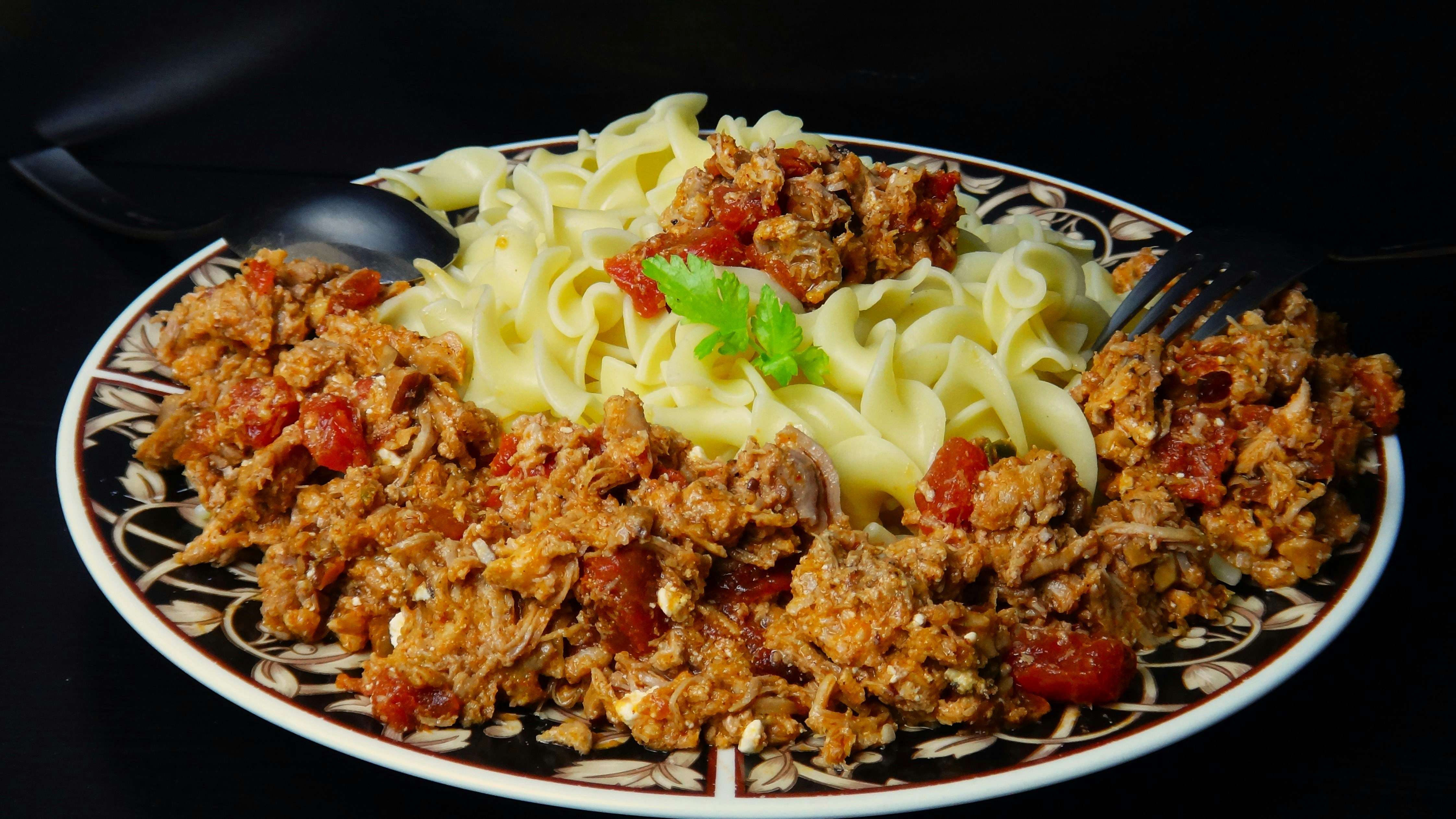 beef ragu over whole-wheat pasta - slow cooker muscle meals