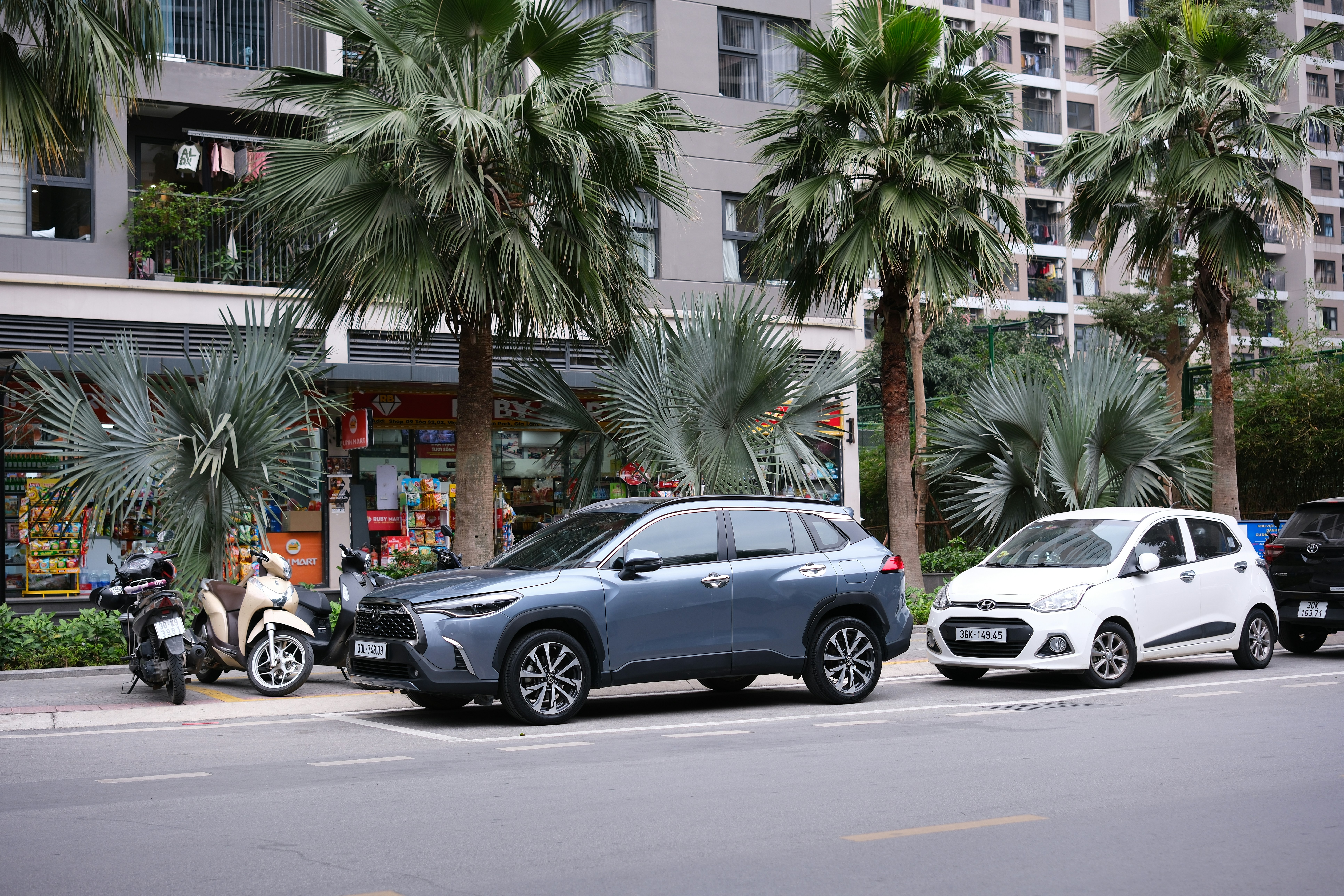 Row of used electric cars parked on a dealership lot
