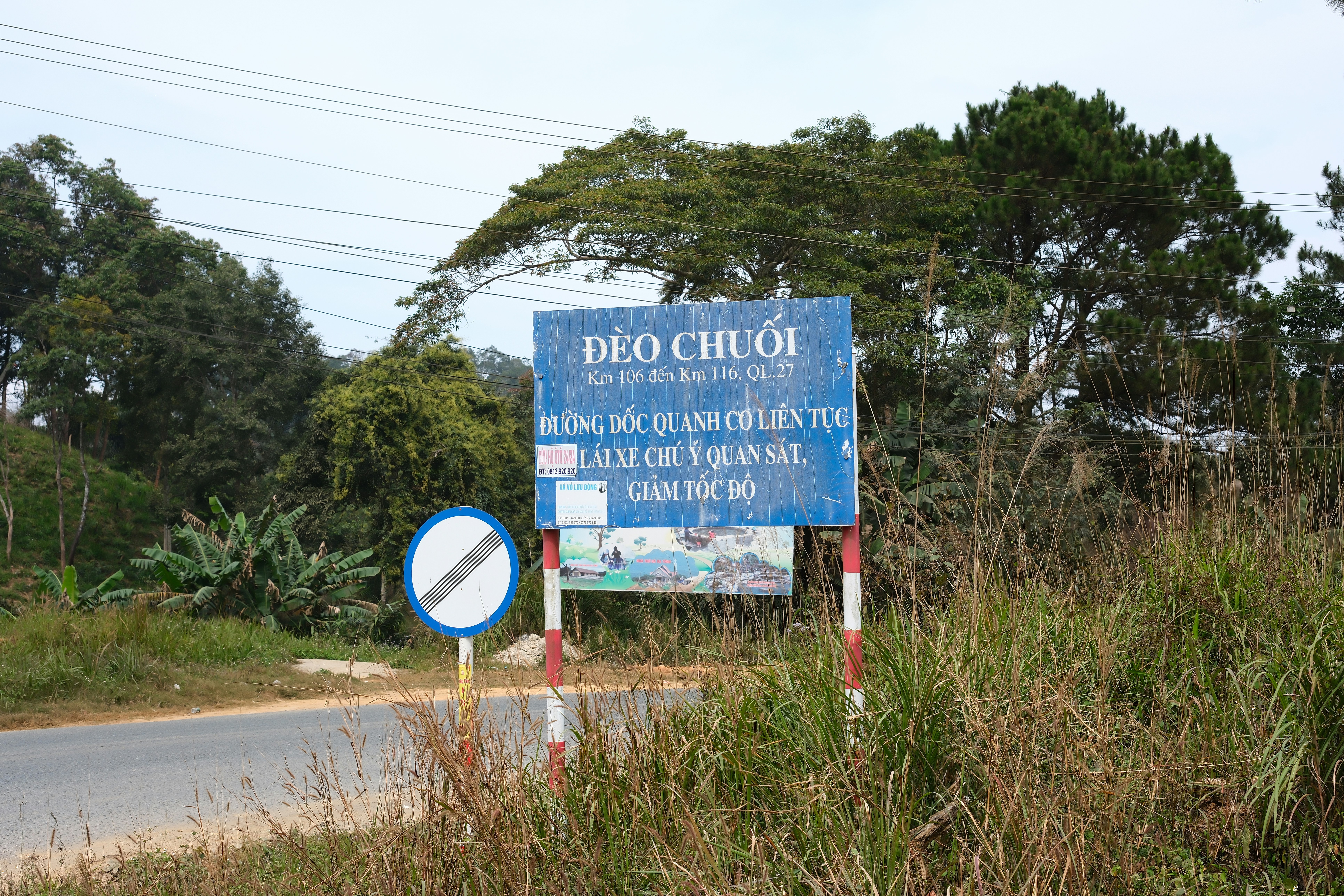 A blue sign sitting on the side of a road