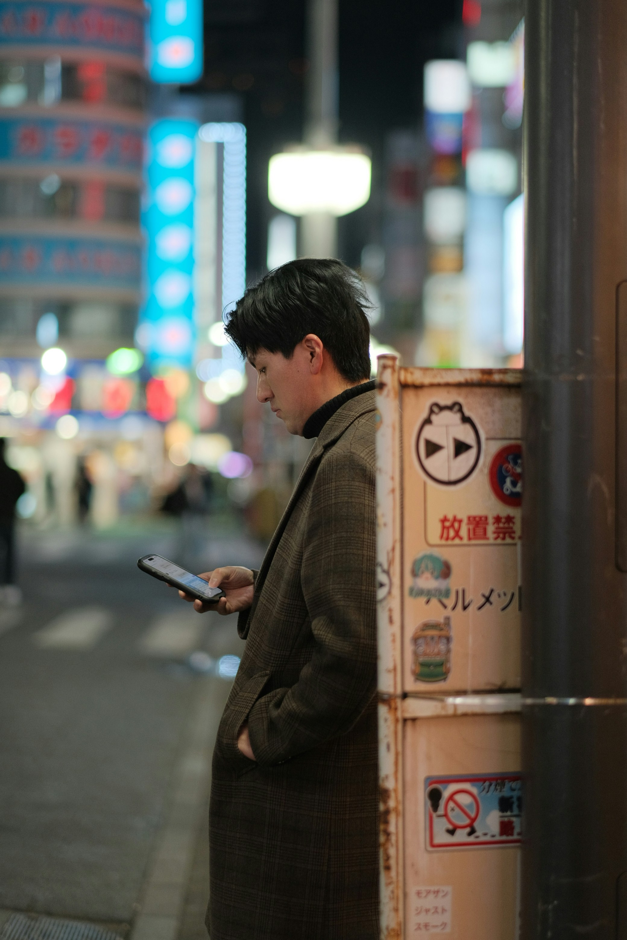 Pocket Wi-Fi Devices: Shared Connectivity for Groups and Heavy Users