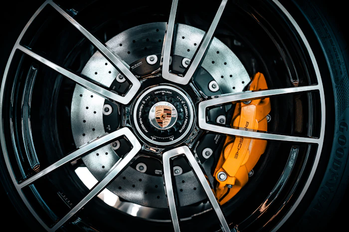 Detailing felg — Porsche 911, czysta alufelga