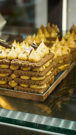 A display case filled with lots of cookies