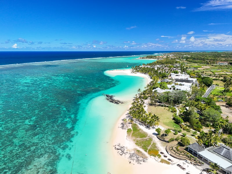 Vista aérea de playa tropical en Mauricio