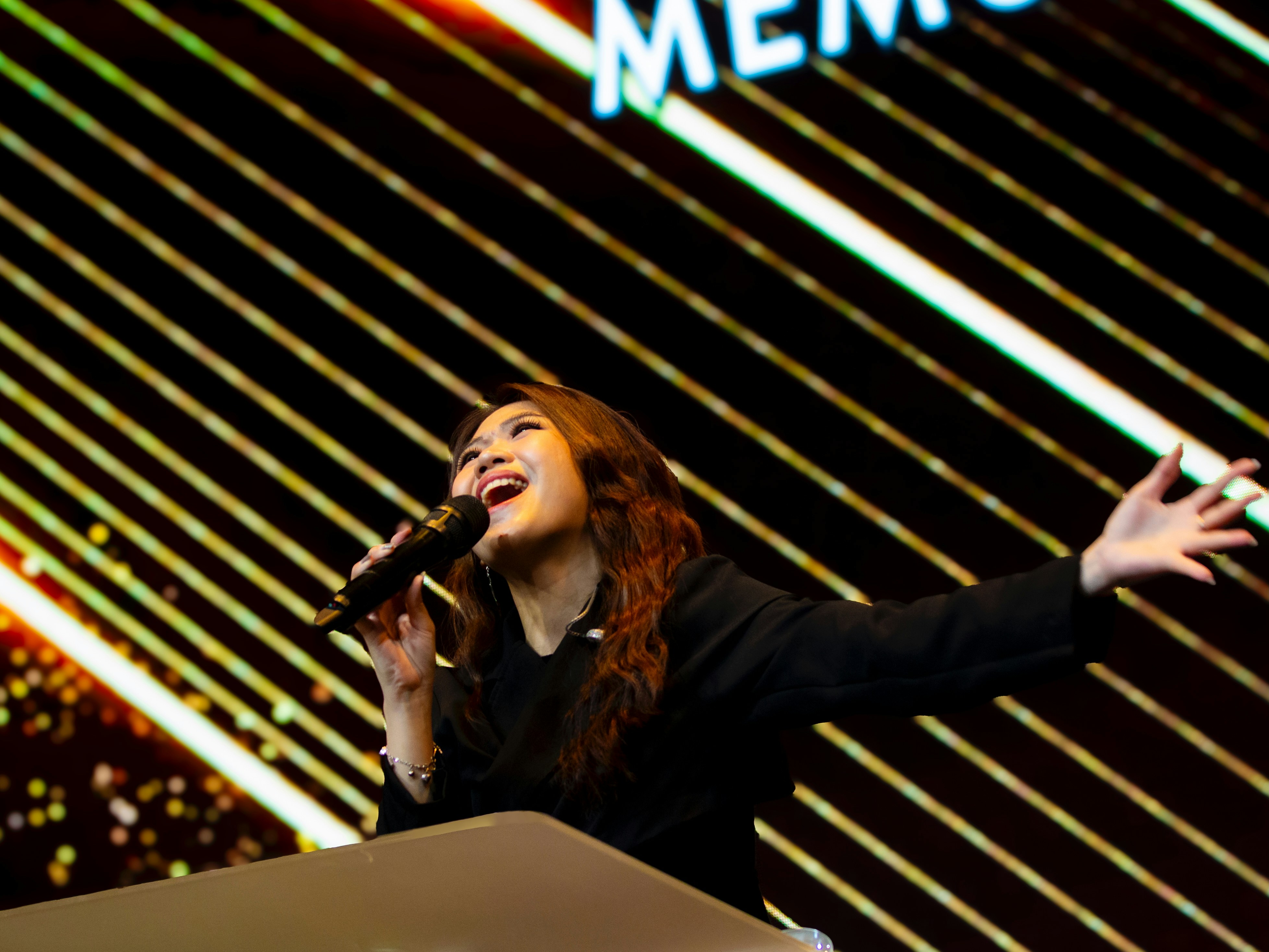Worshiper 🖼️ Theresia