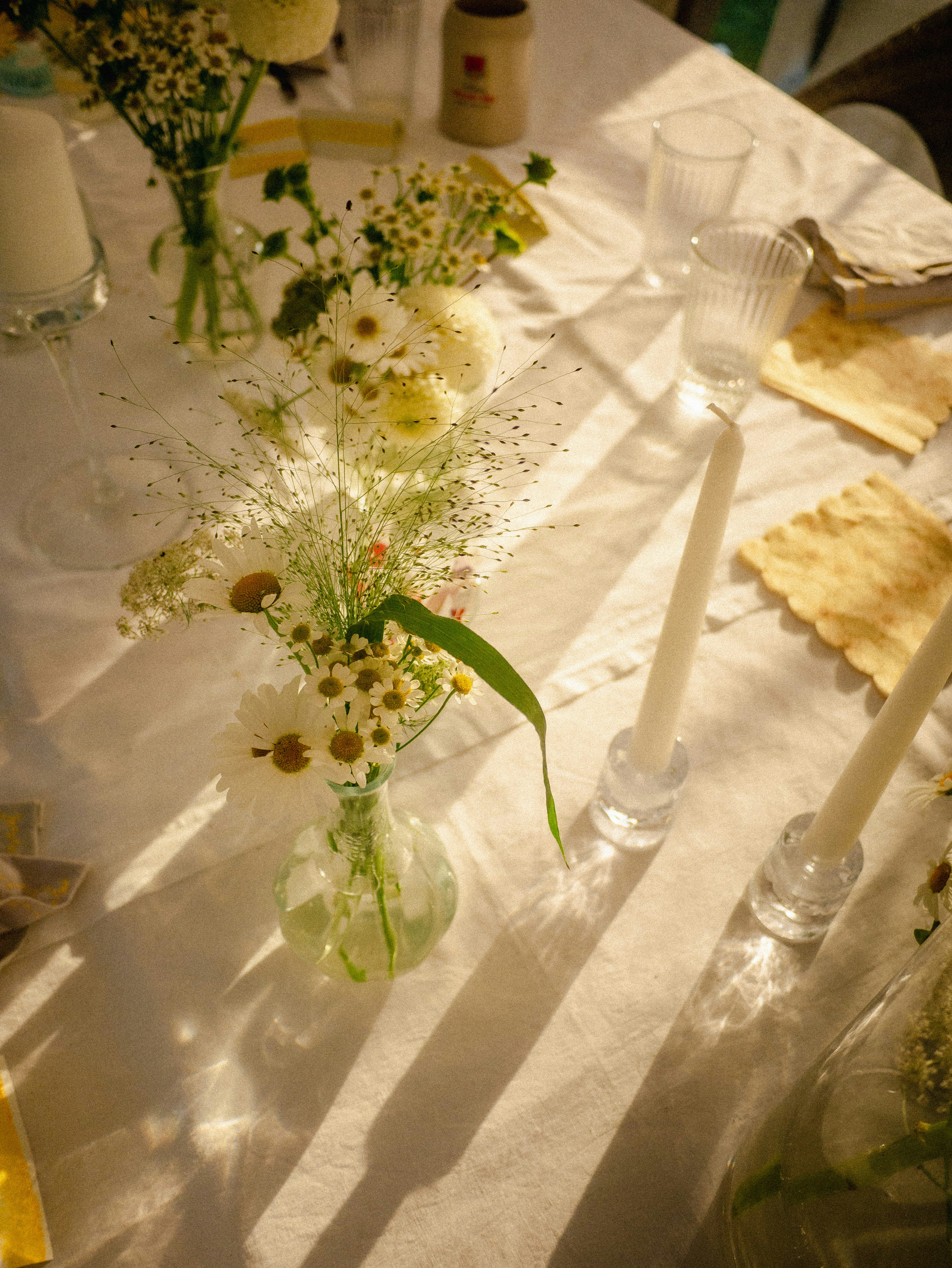 Wedding table decor rustic, Flower centerpiece white green, DIY wedding sign wood, Couple hands crafting decor, ilustrasi artikel DIY Wedding Decor: What's Truly Worth Your Time & Effort? 8