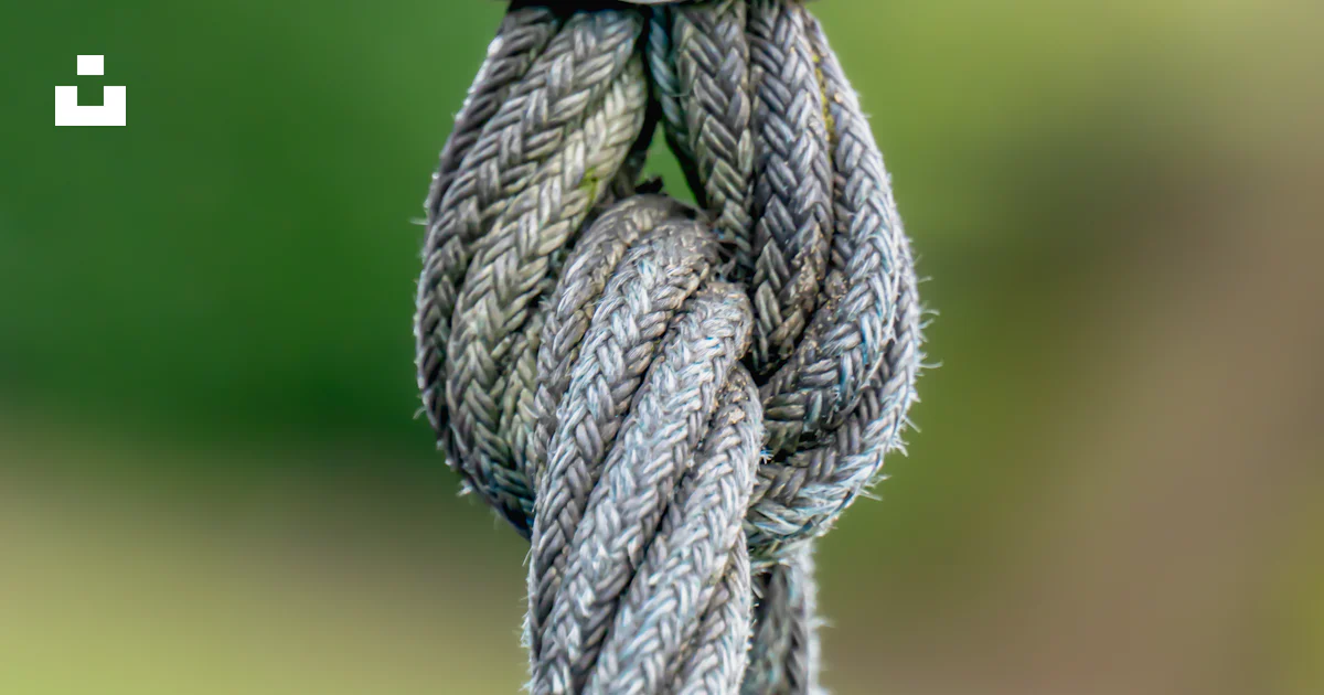 A close up of a rope with a lock on it photo – Free Blue Image on Unsplash