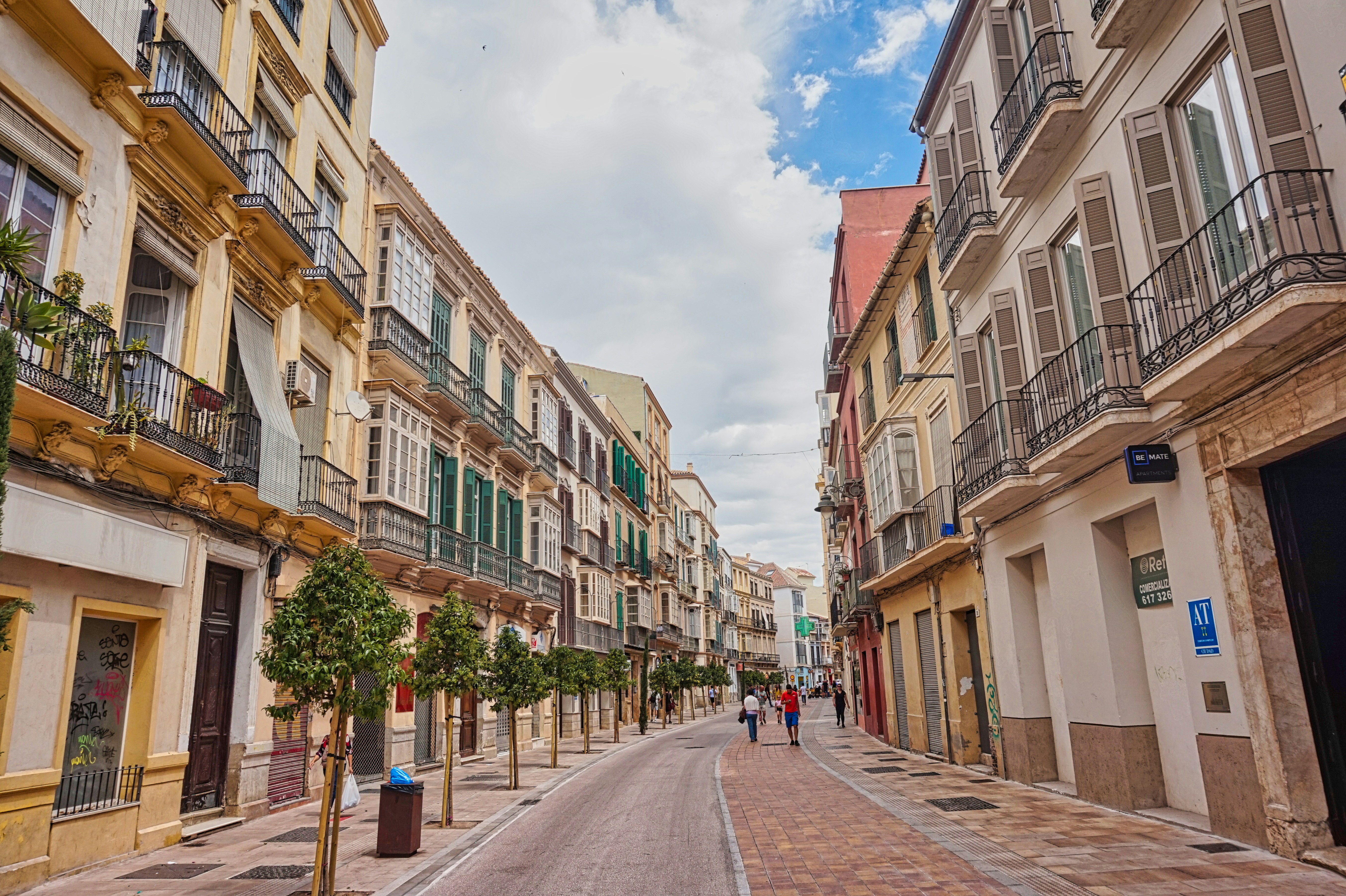 Photo by chris_worldonabudget