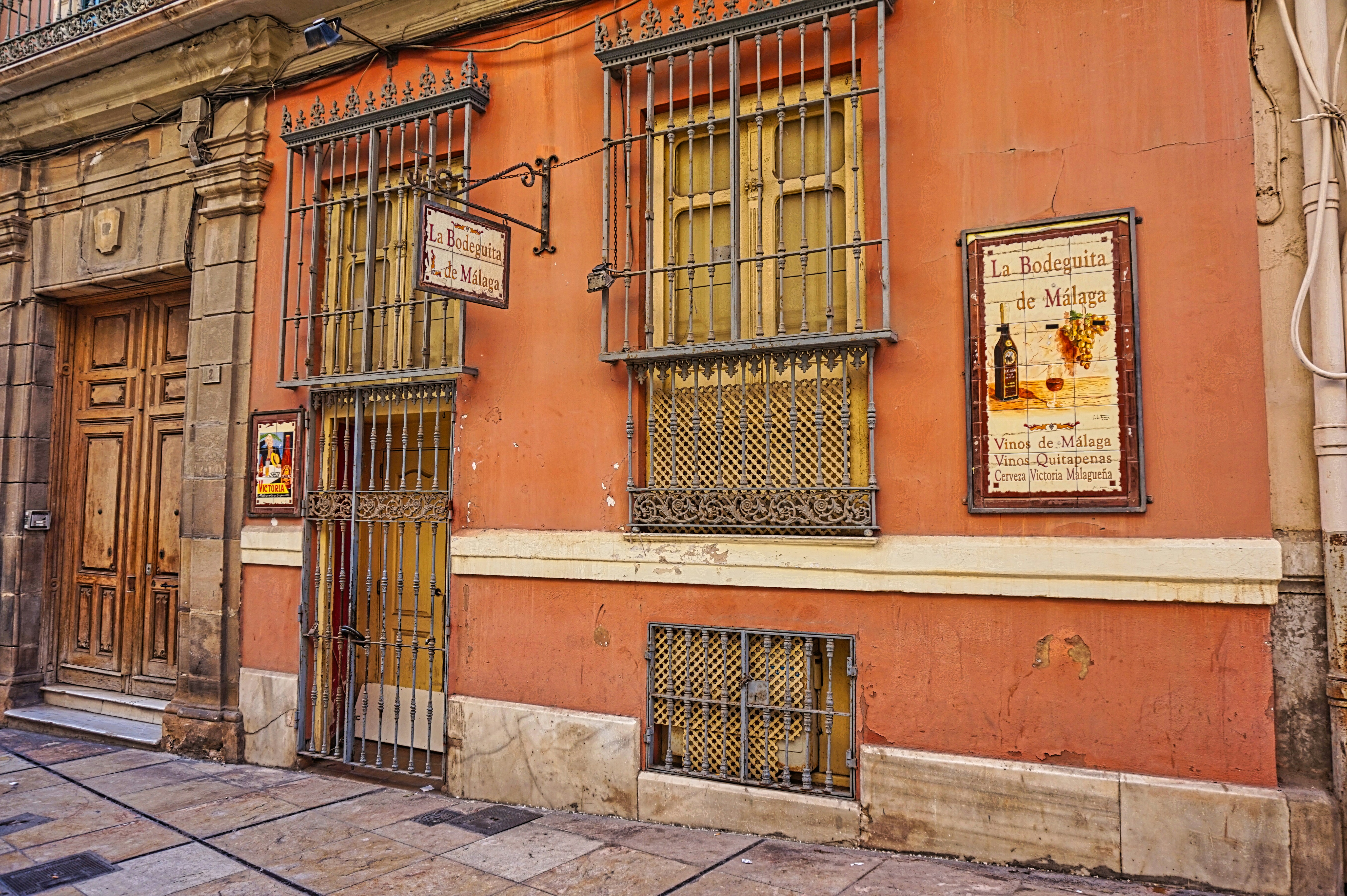 Photo by chris_worldonabudget