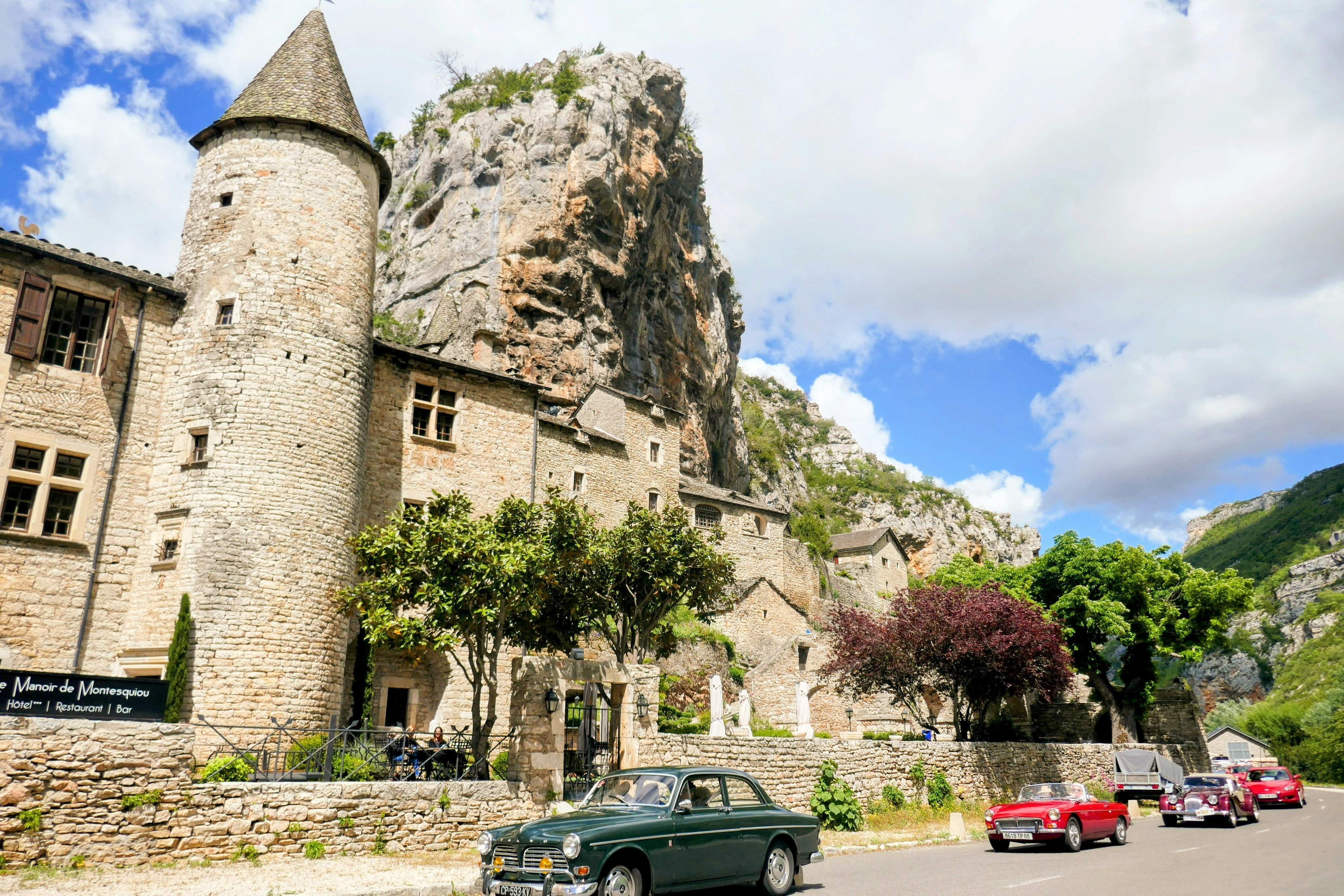 A car is parked in front of a castle