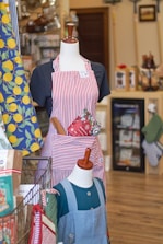 delantales en una tienda