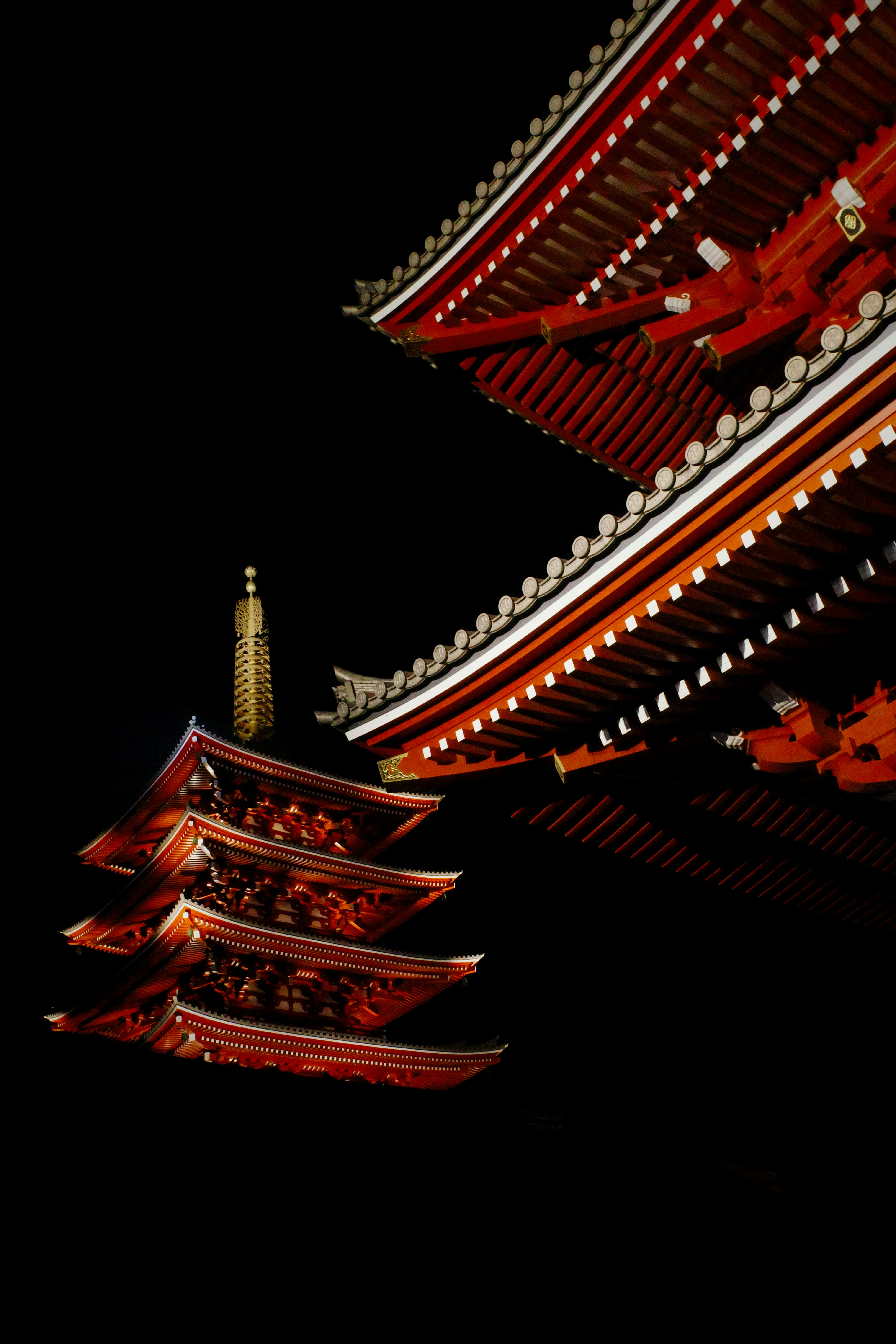 A building that has some lights on it