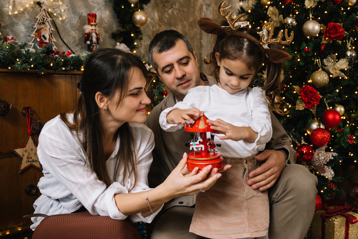 Famille dans le décor Noël Classique
