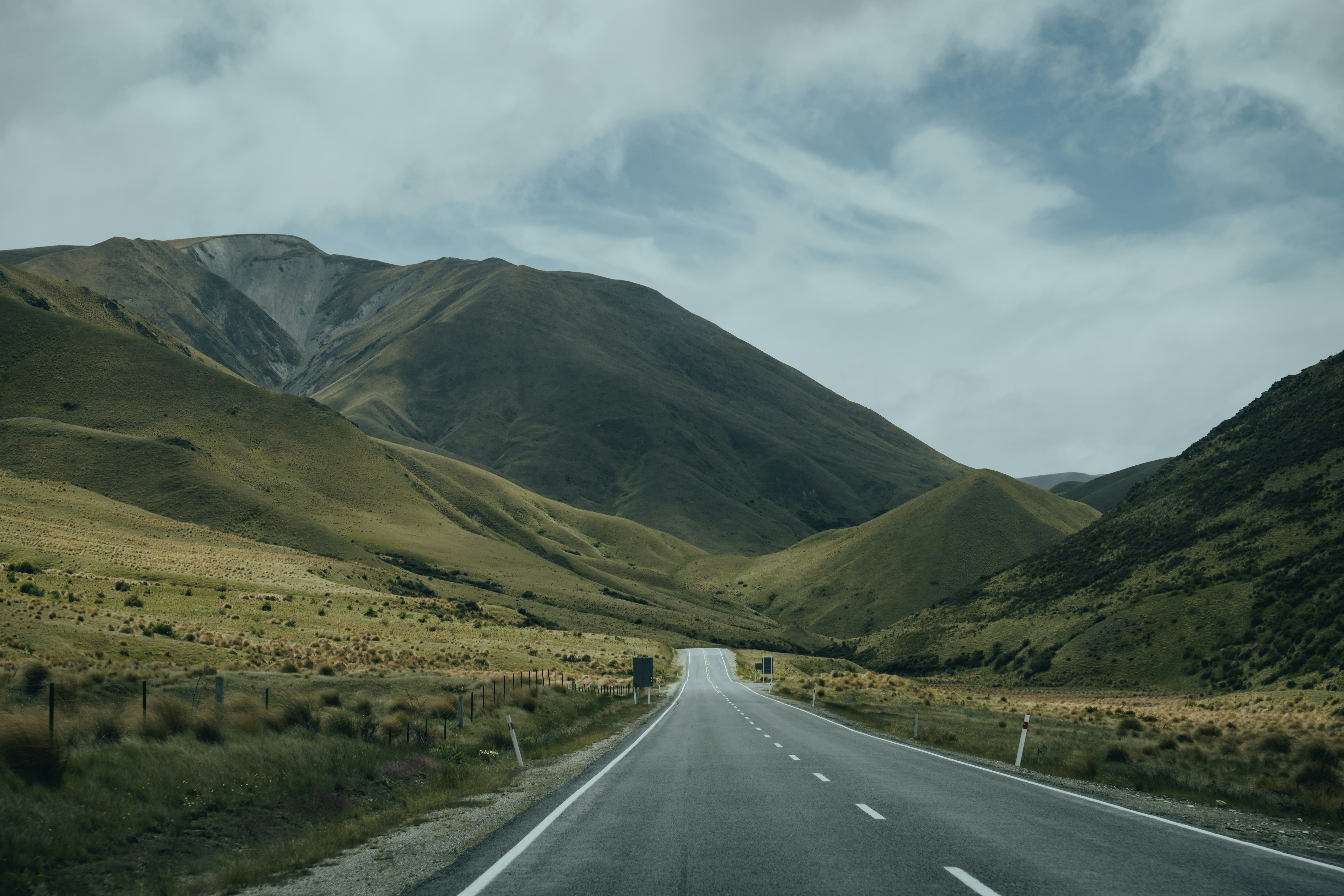 Photo by sebastianluo