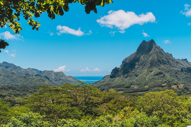 Montañas y laguna de Moorea en Polinesia Francesa