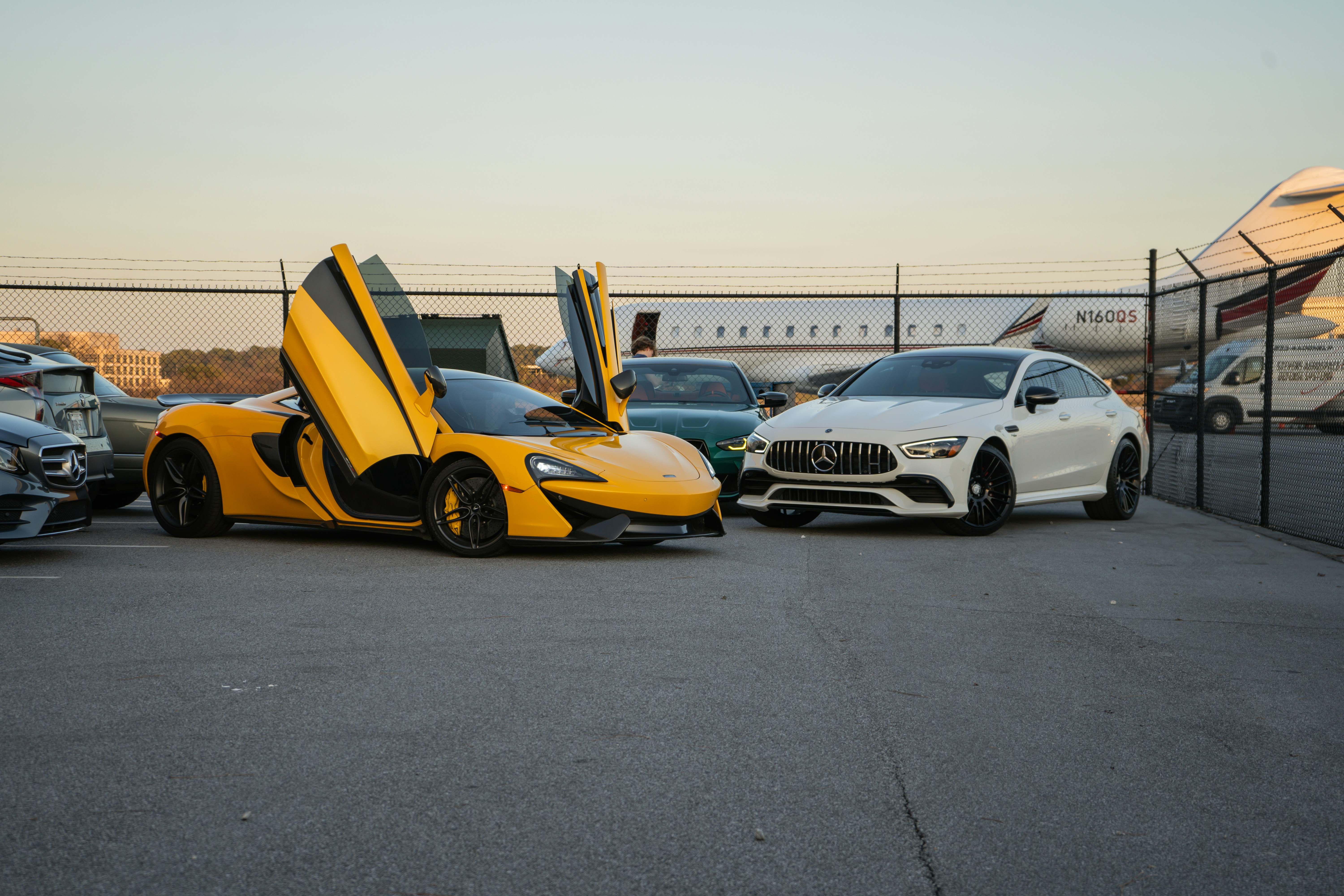 photo-1738810479838-22a5a5df7952?ixid=M3wxMjA3fDB8MXxzZWFyY2h8MjB8fGFmZm9yZGFibGUlMjBjYXJzJTIwZm9yJTIwc2FsZXxlbnwwfHx8fDE3NjA2Njk1NDd8MA\u0026ixlib=rb-4.1.0