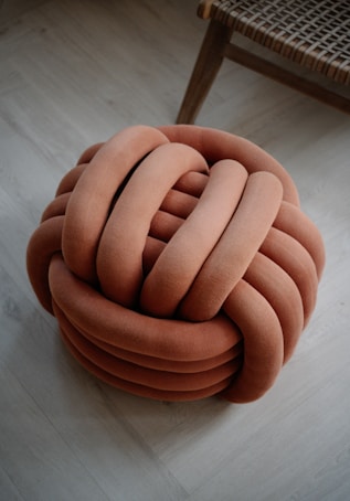 A chair with a knot on top of it