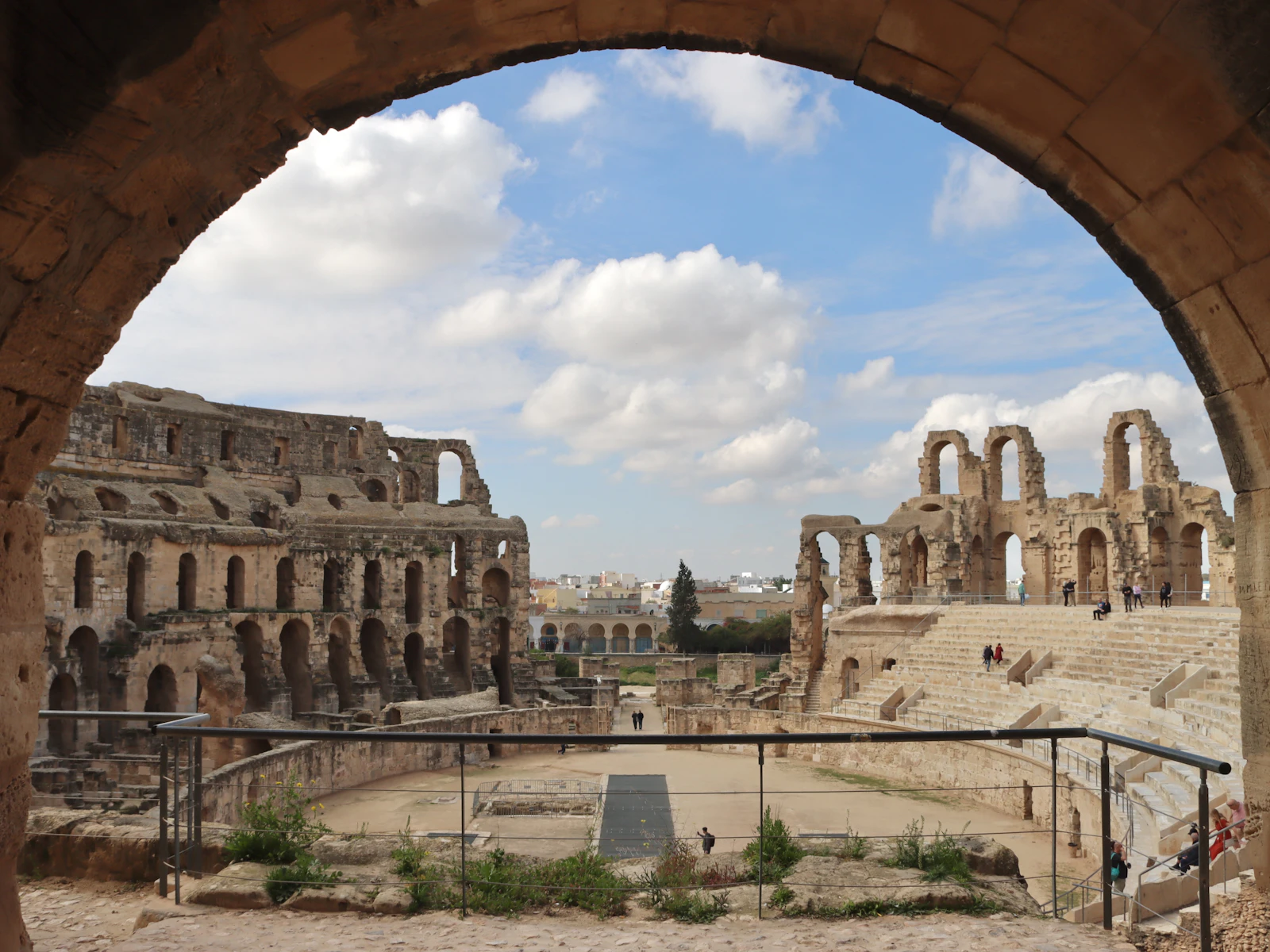 Pisa la tierra que hizo temblar a Roma — viaje guiado a Túnez