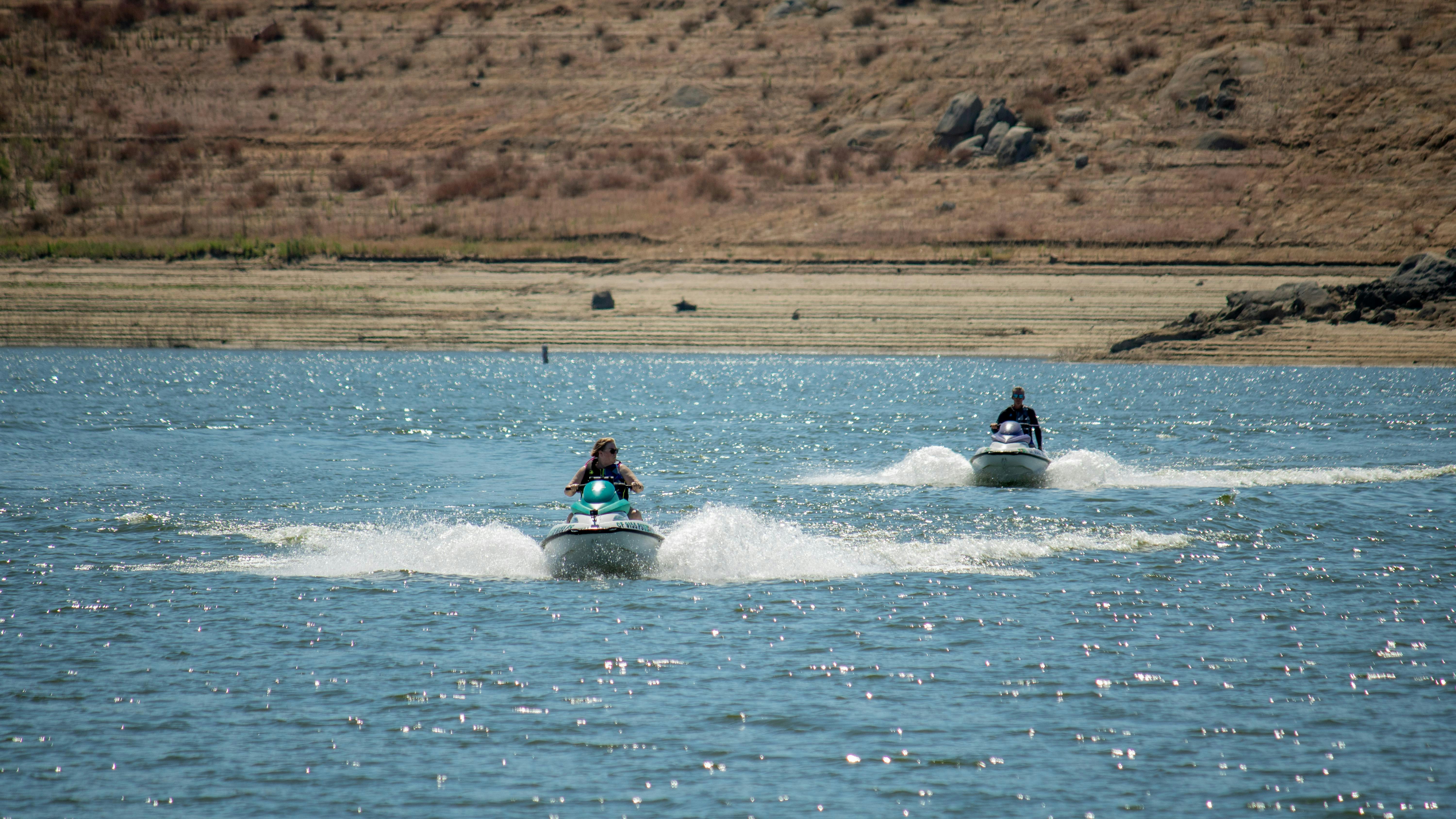 A couple of people on water skis in the water