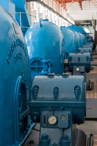A row of blue tanks sitting next to each other