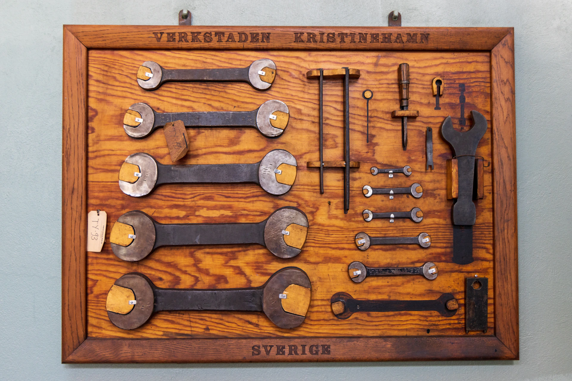 A picture of a bunch of tools hanging on a wall