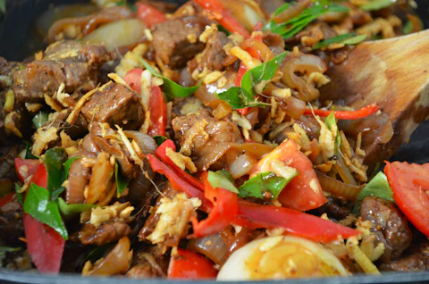 Bò xào hành tây