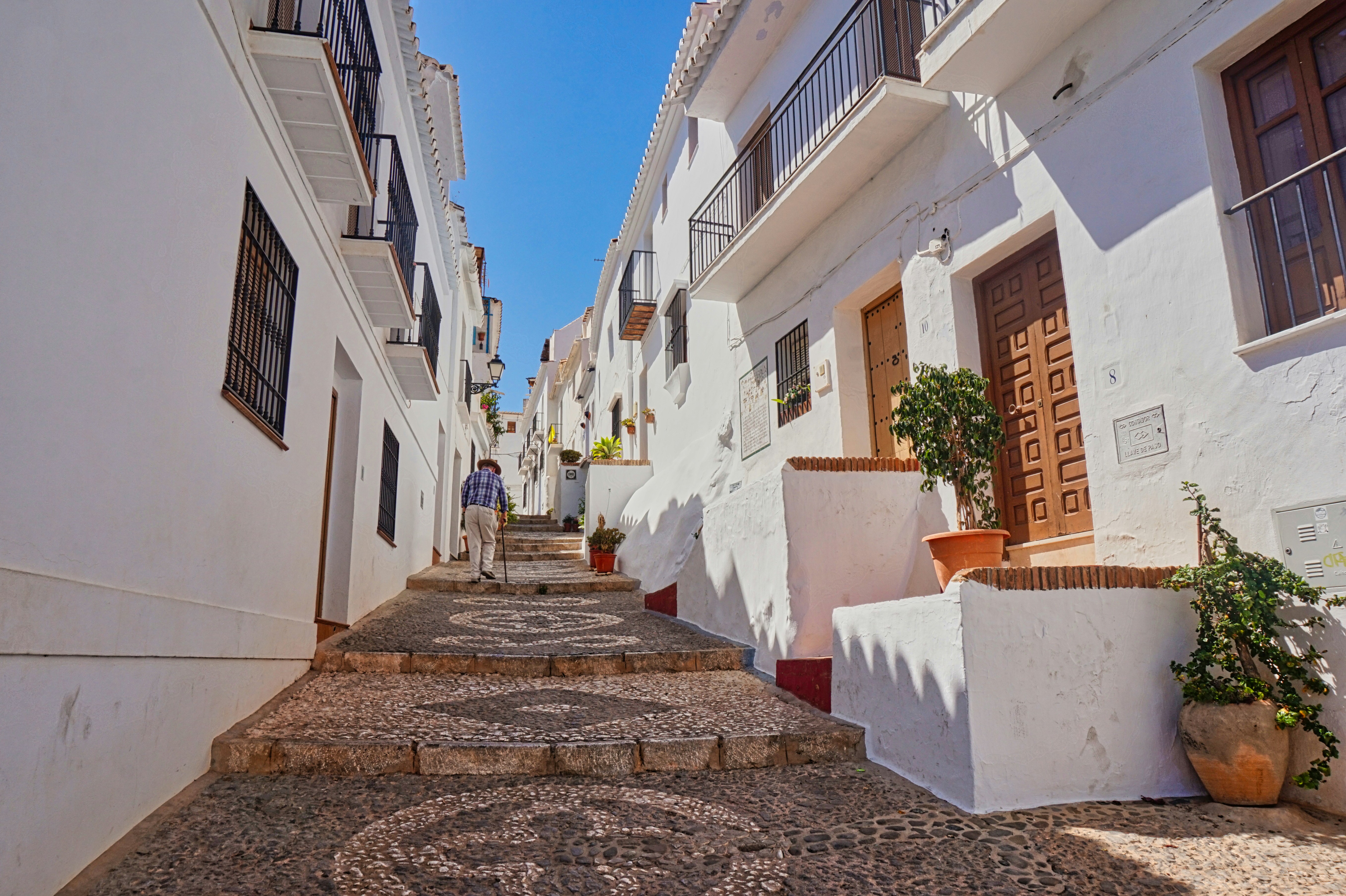 Photo by chris_worldonabudget