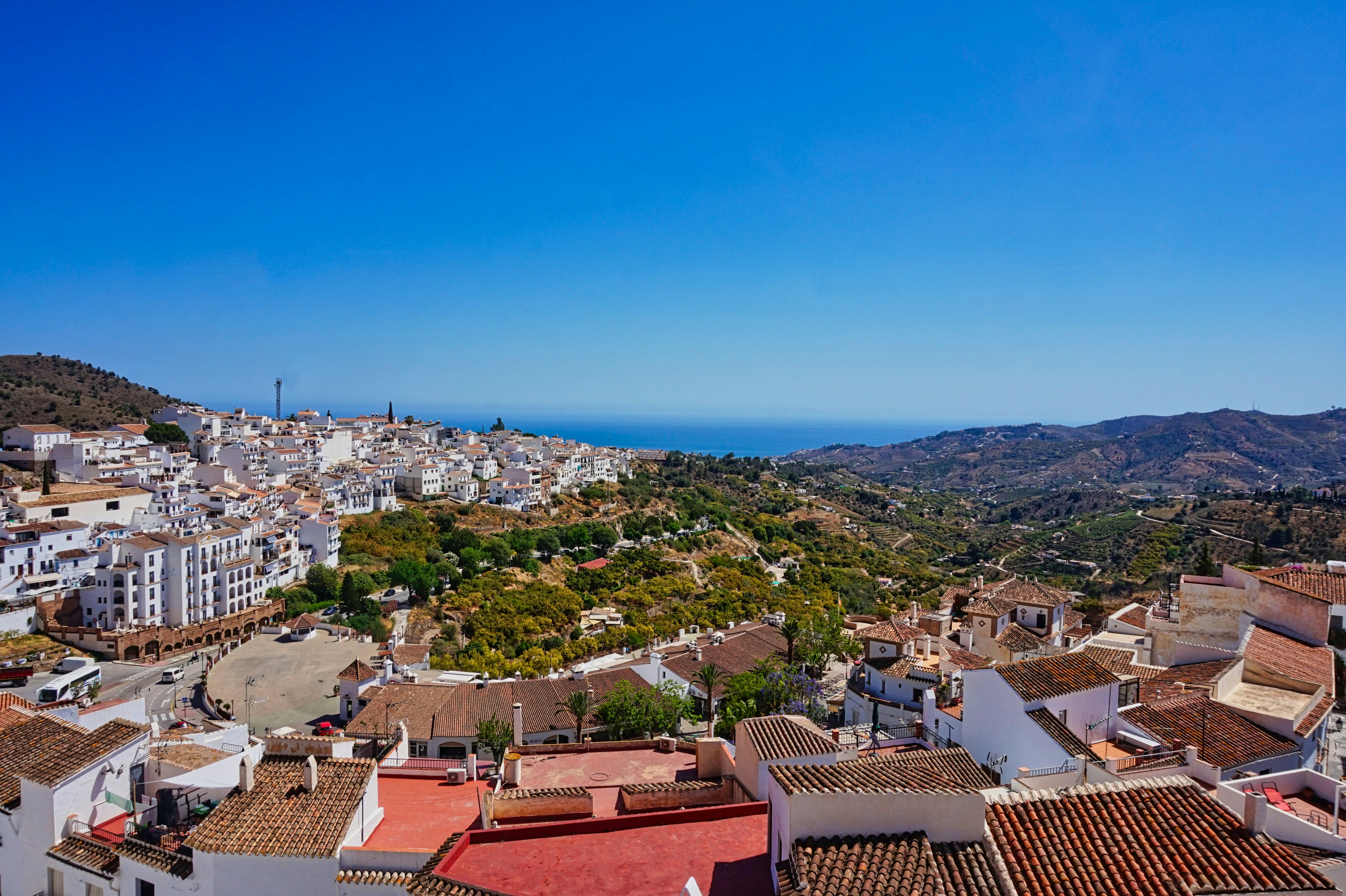 Photo by chris_worldonabudget